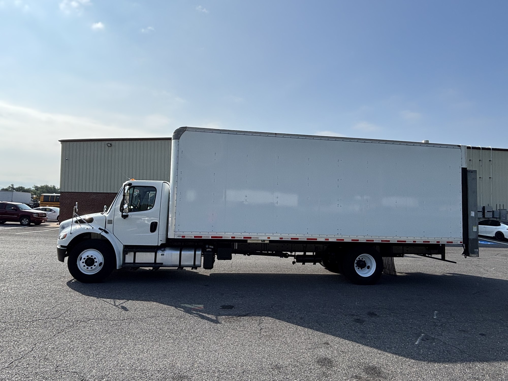 2021 Freightliner M2 2021 Freightliner M2 - image 2 of 6