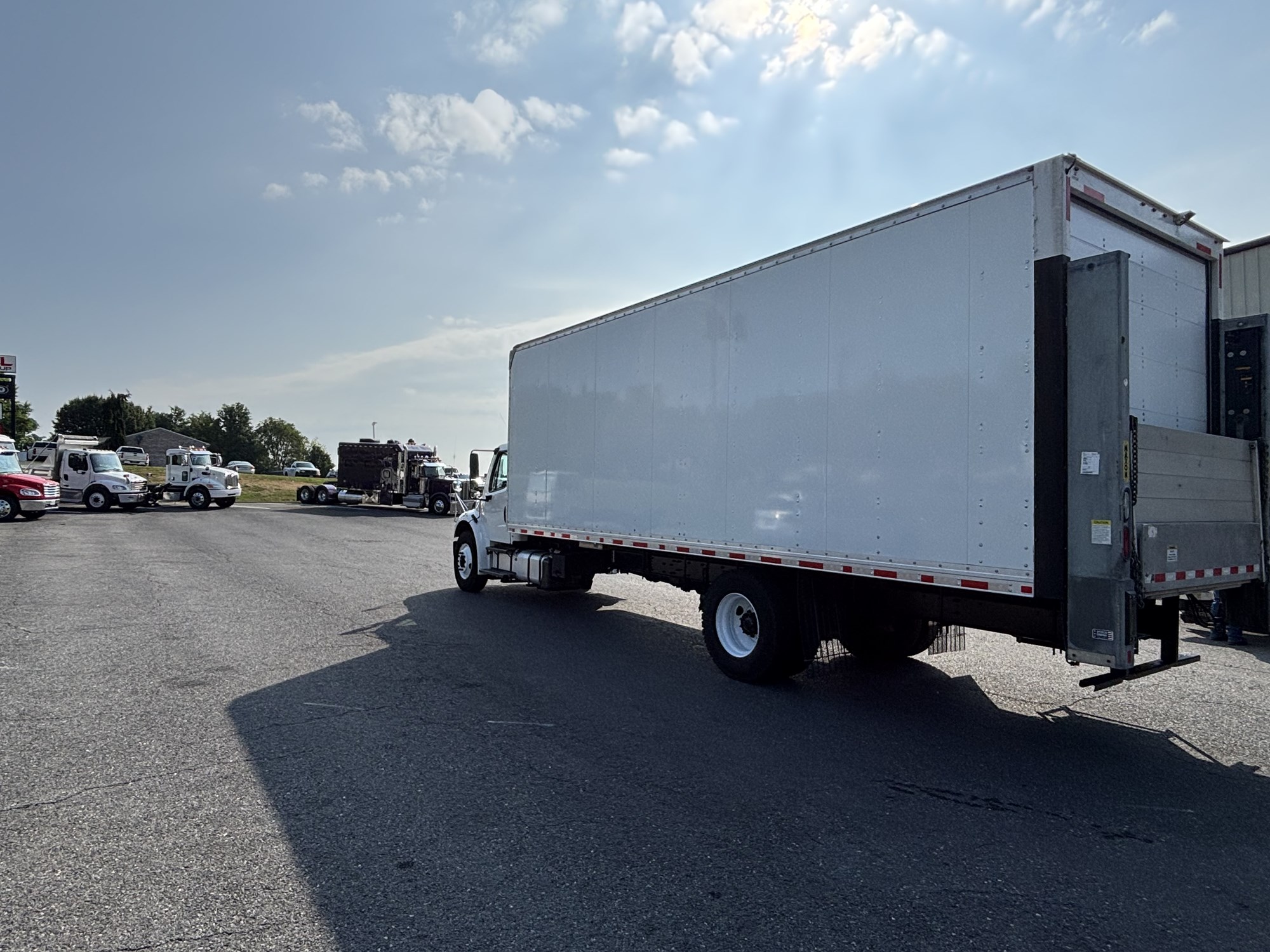 2021 Freightliner M2 2021 Freightliner M2 - image 3 of 6