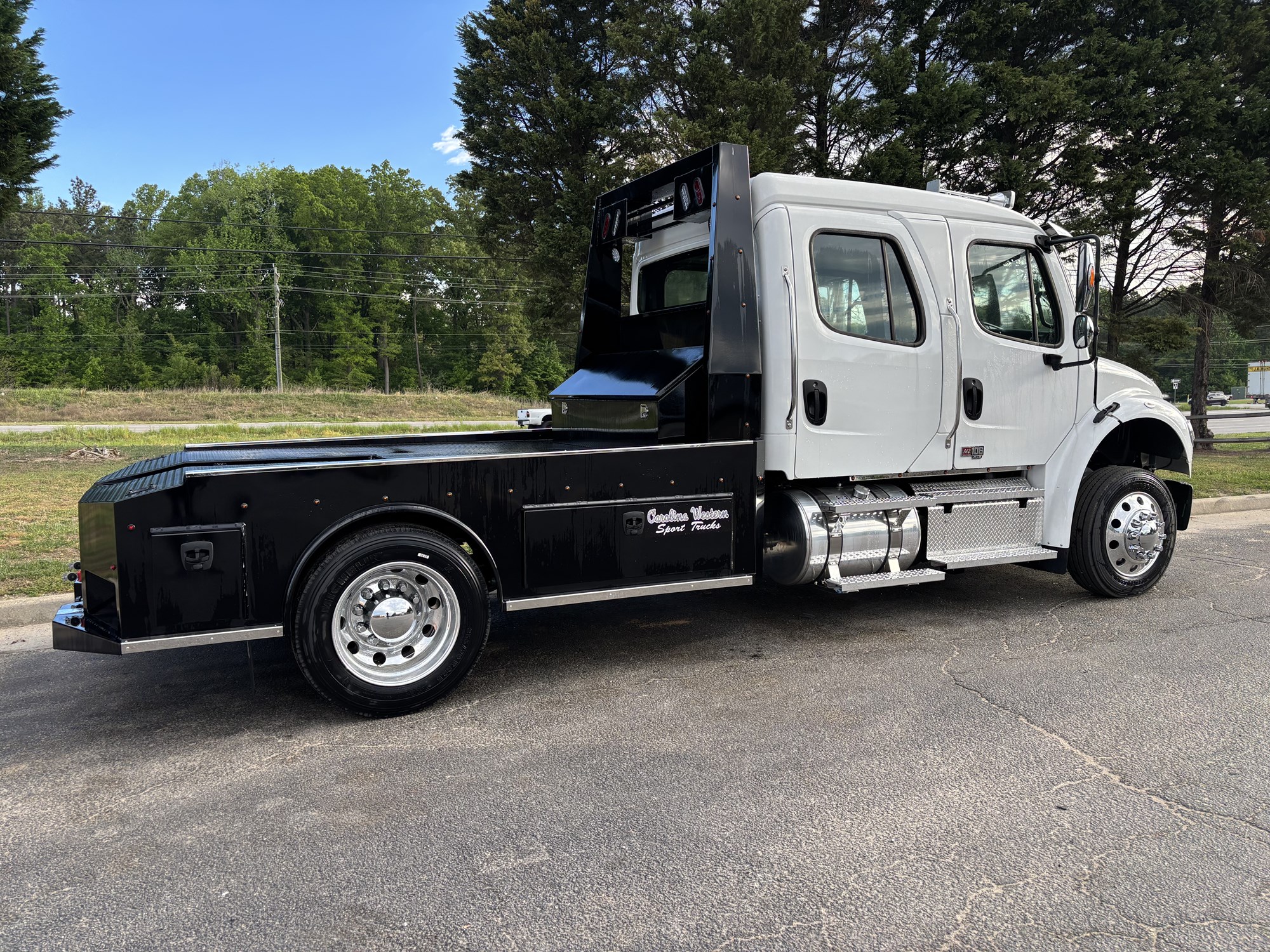 2026 Freightliner M2106 2026 Freightliner M2106 - image 2 of 5