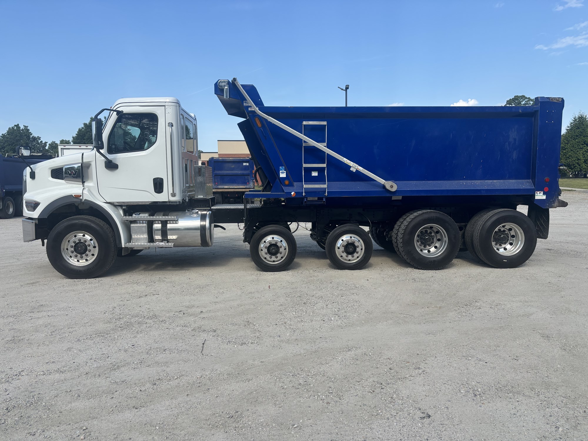 2024 Western Star 47X 2024 Western Star 47X - image 3 of 6