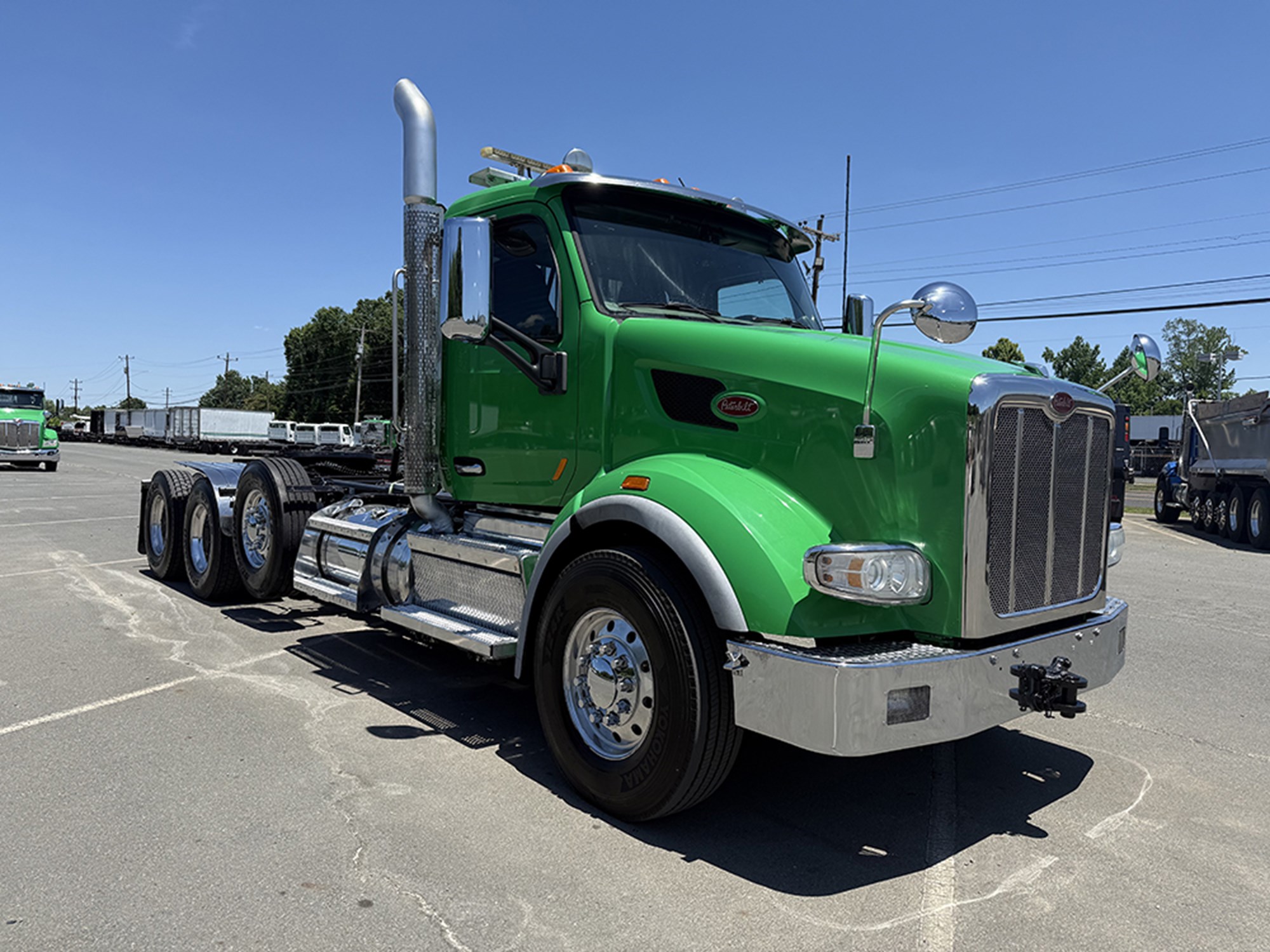 2020 Peterbilt 567 2020 Peterbilt 567 - image 2 of 6