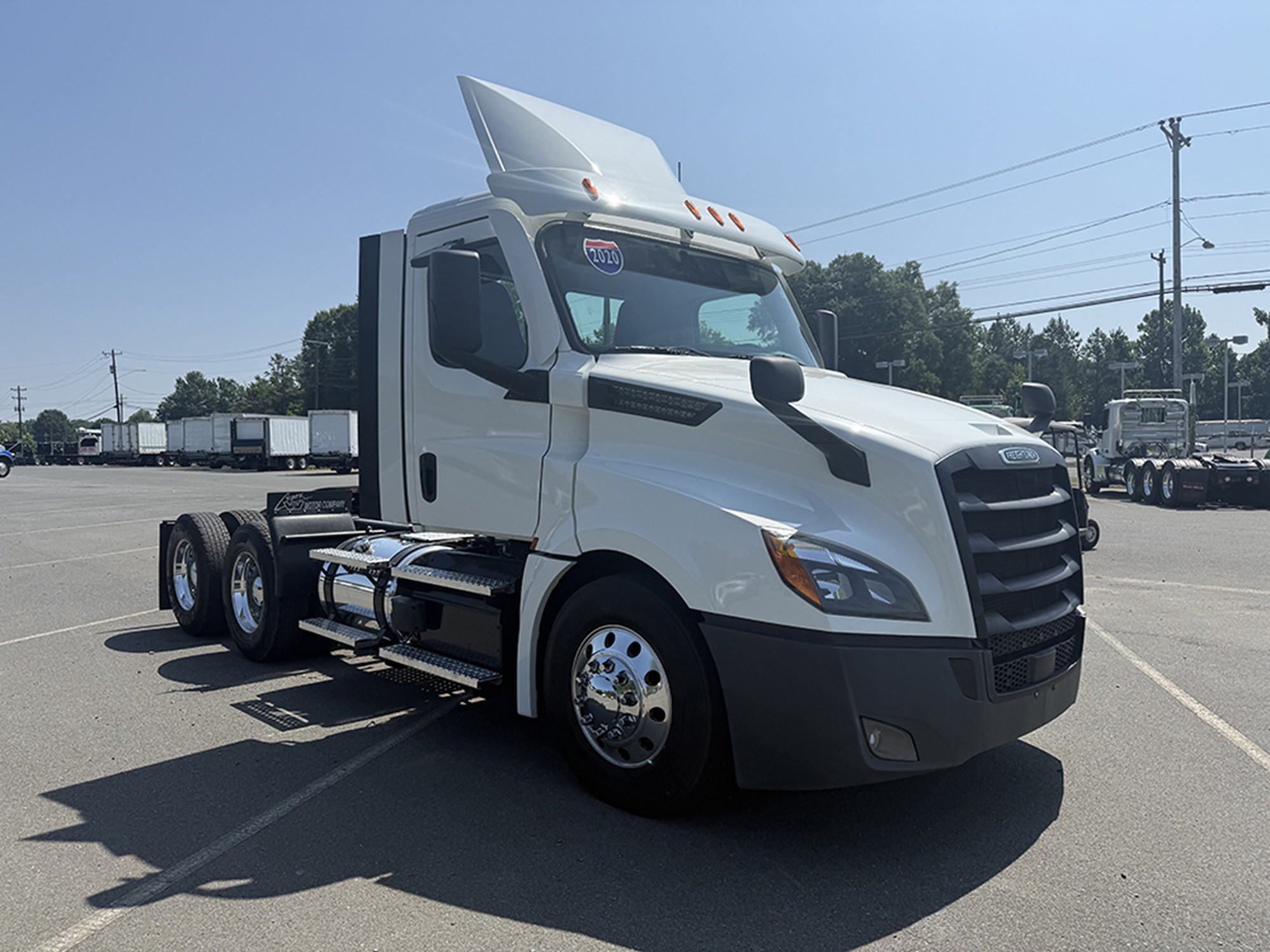 2020 Freightliner Cascadia 126 2020 Freightliner Cascadia 126 - image 2 of 6