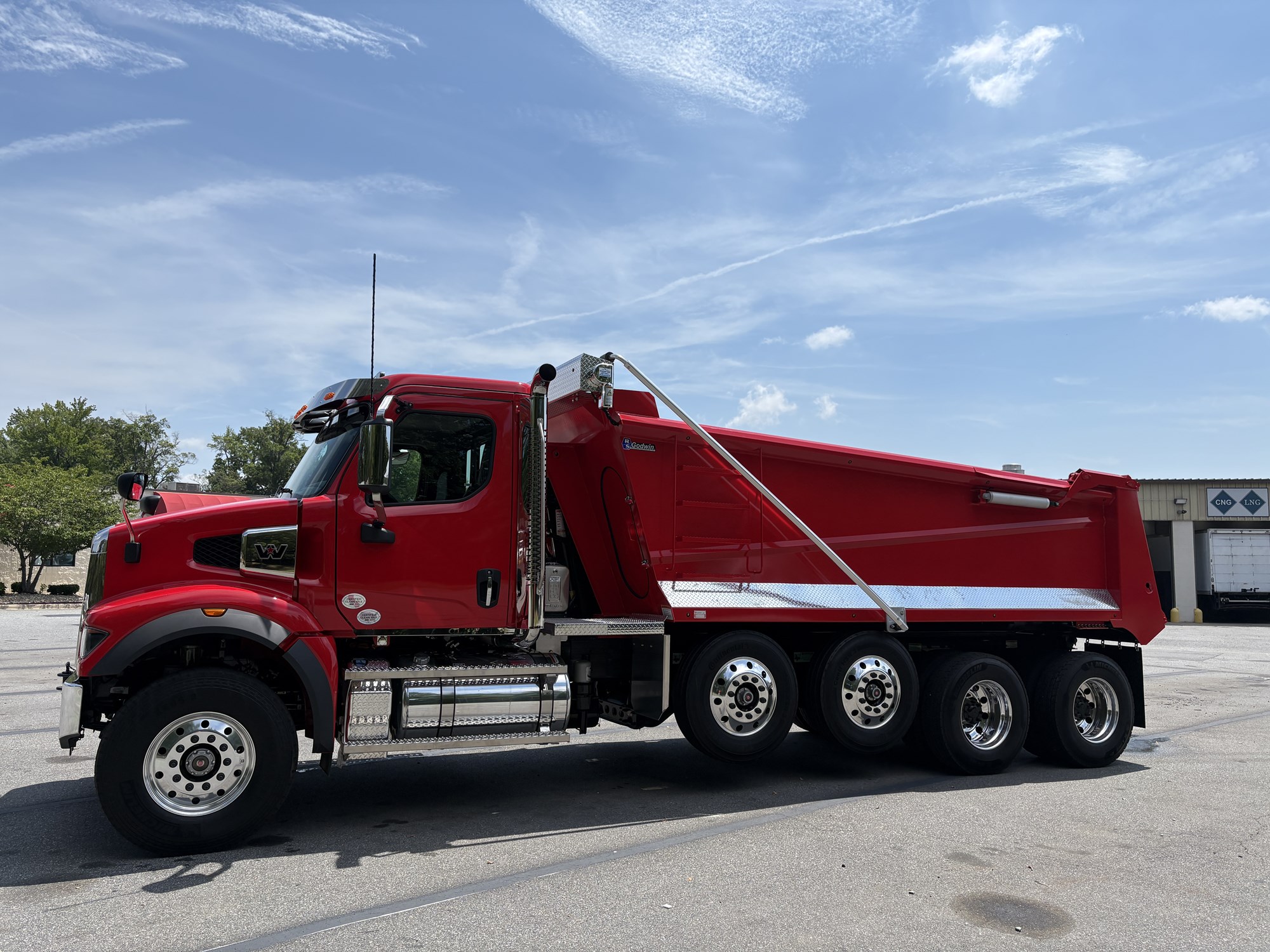2027 Western Star 47X 2027 Western Star 47X - image 1 of 6