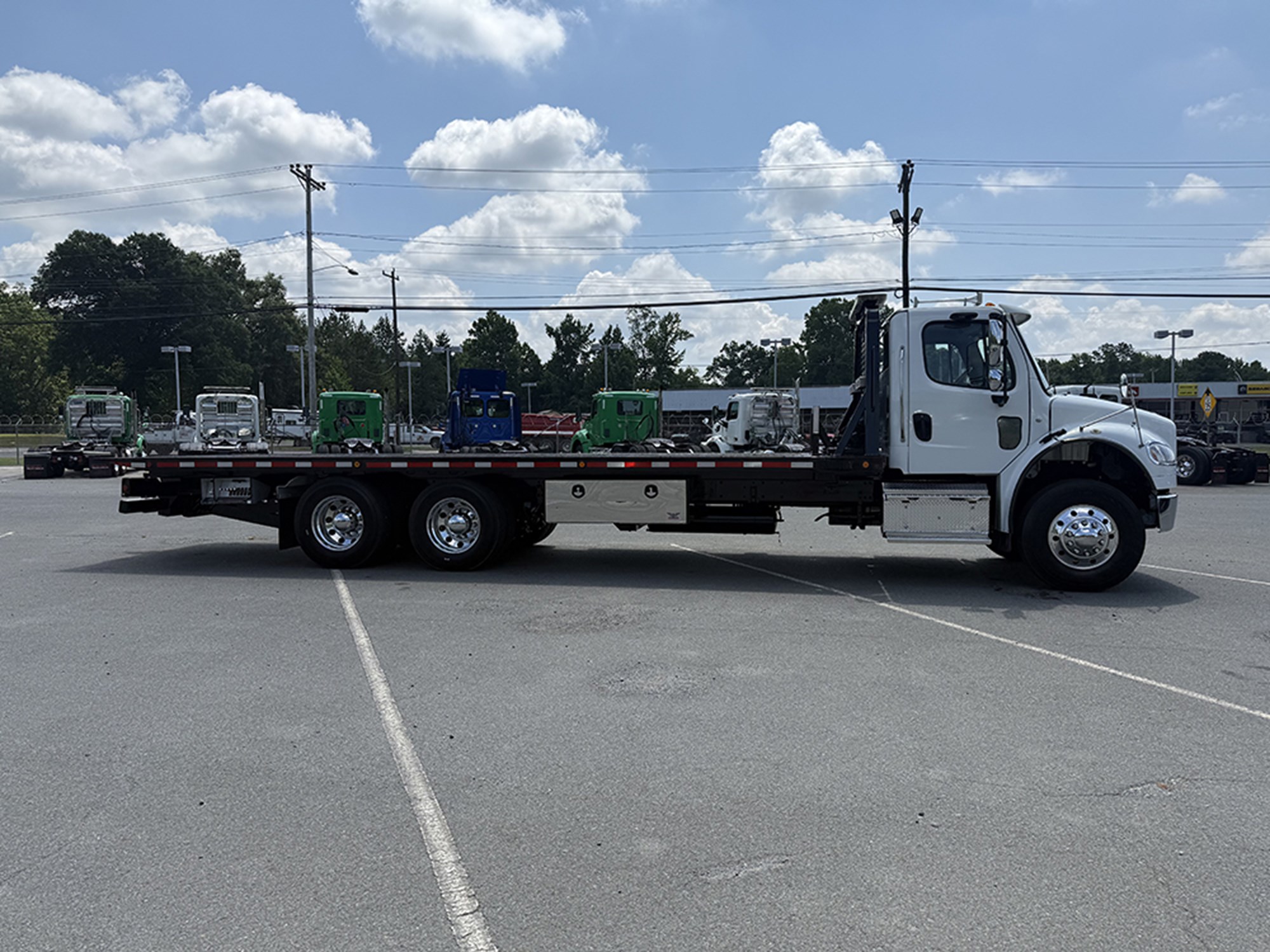2019 Freightliner M2 2019 Freightliner M2 - image 3 of 6