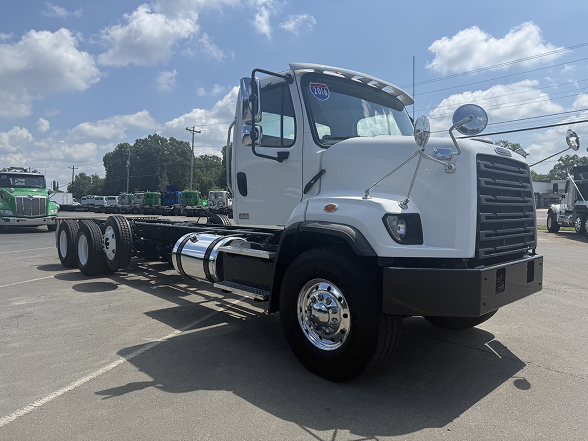 2016 Freightliner 108SD 1783527995485 2016 Freightliner 108SD 1783527995485