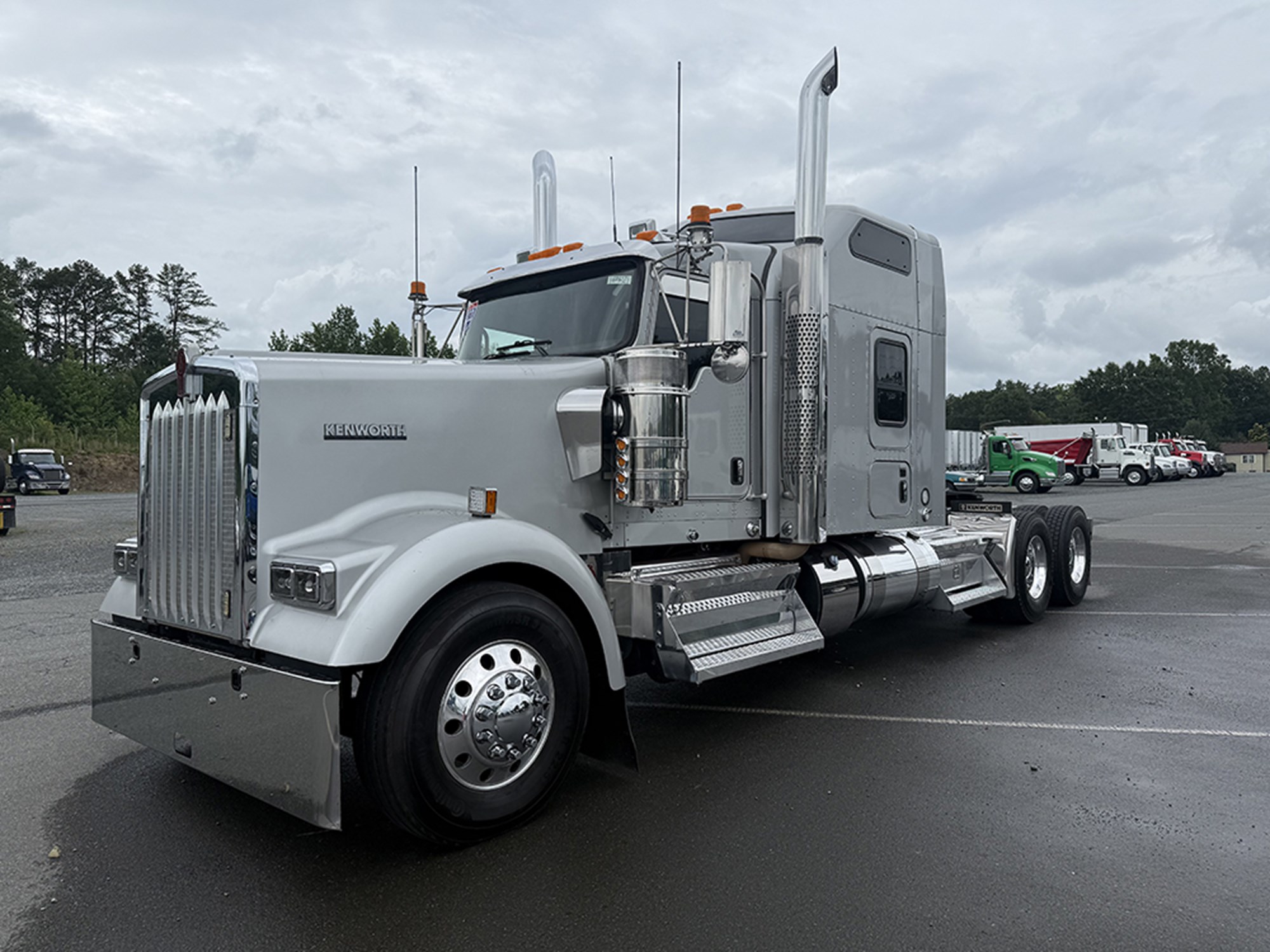 2022 Kenworth W9 Series 2022 Kenworth W9 Series - image 1 of 6