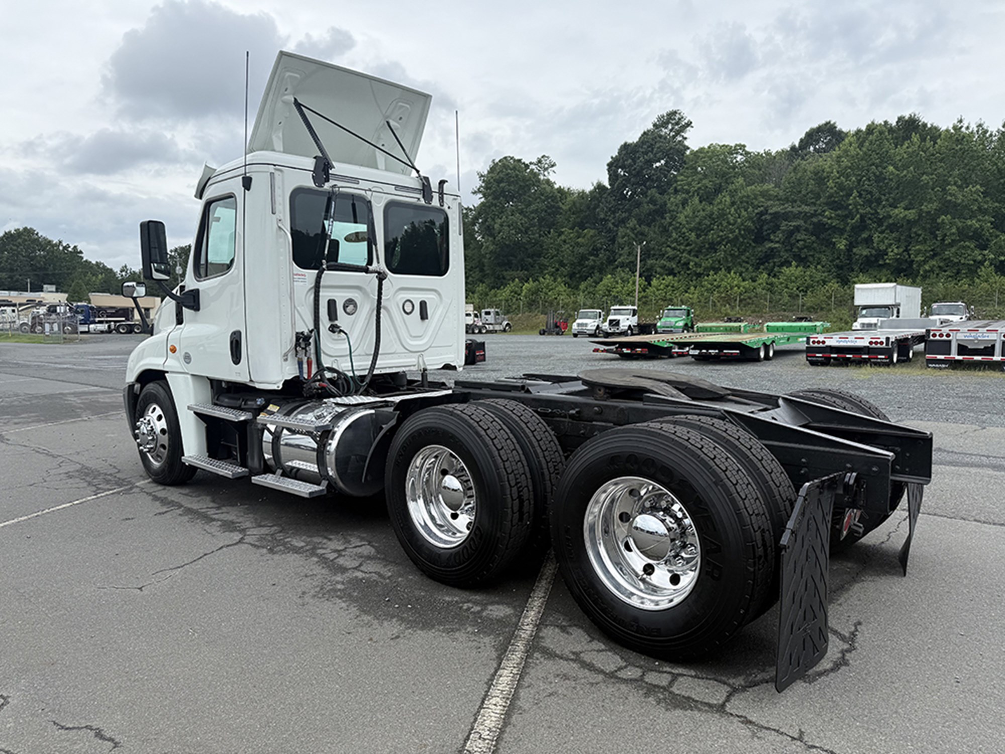 2018 Freightliner Cascadia 125 2018 Freightliner Cascadia 125 - image 6 of 6