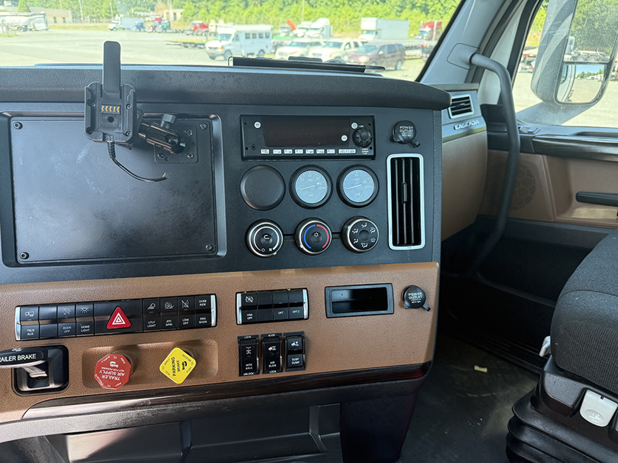 2022 Freightliner CASCADIA 126 1784132254007 2022 Freightliner CASCADIA 126 1784132254007