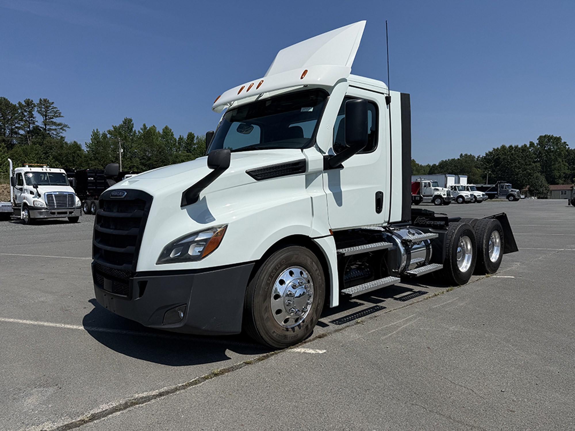 2020 Freightliner Cascadia 126 2020 Freightliner Cascadia 126 - image 1 of 6