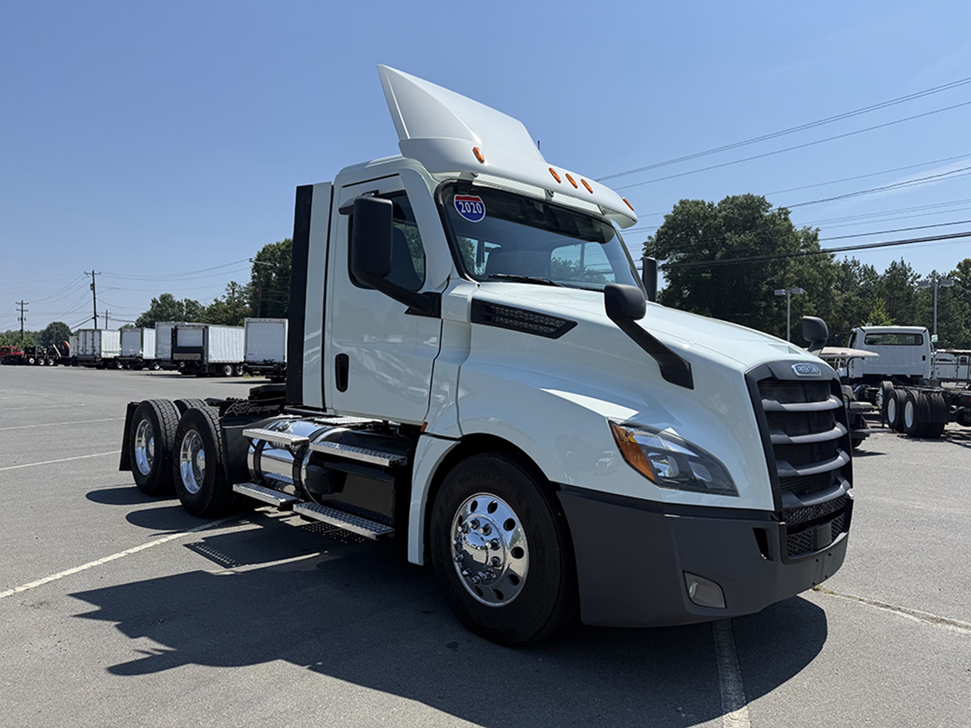 2020 Freightliner Cascadia 126 2020 Freightliner Cascadia 126 - image 2 of 6