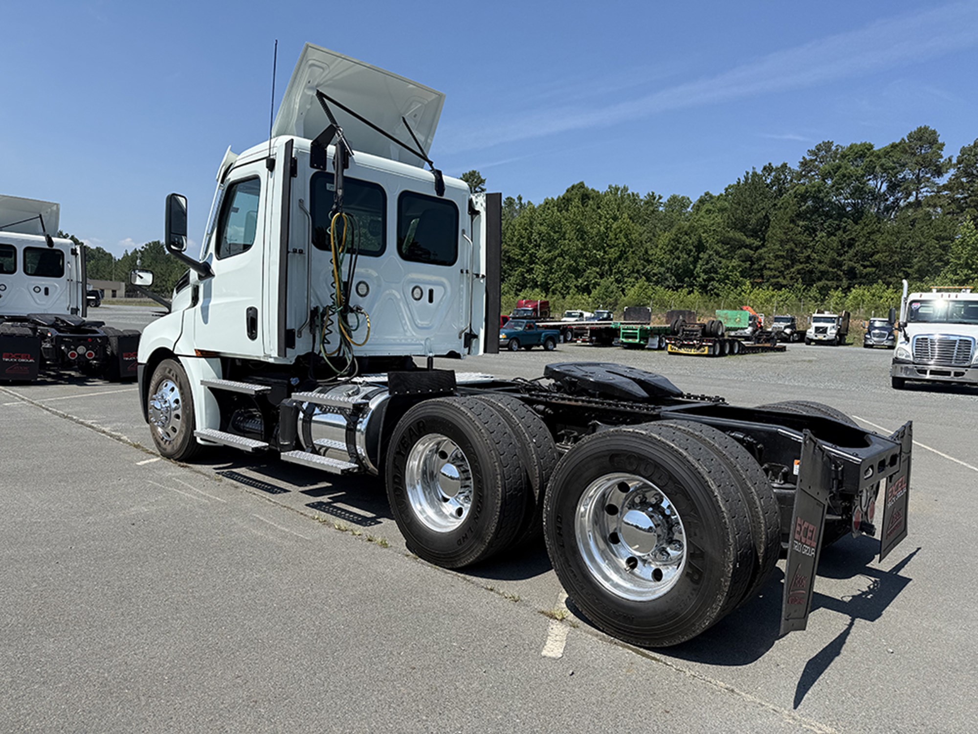 2020 Freightliner Cascadia 126 2020 Freightliner Cascadia 126 - image 6 of 6