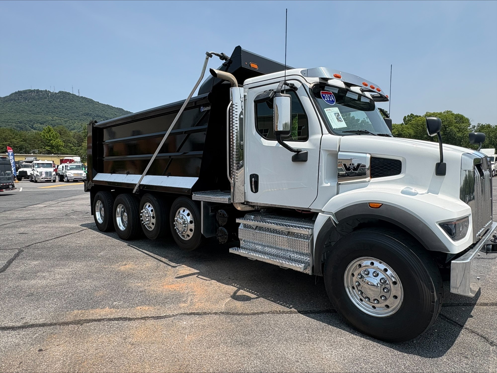 2024 Western Star 47X in Weyers Cave, VA — photo 2