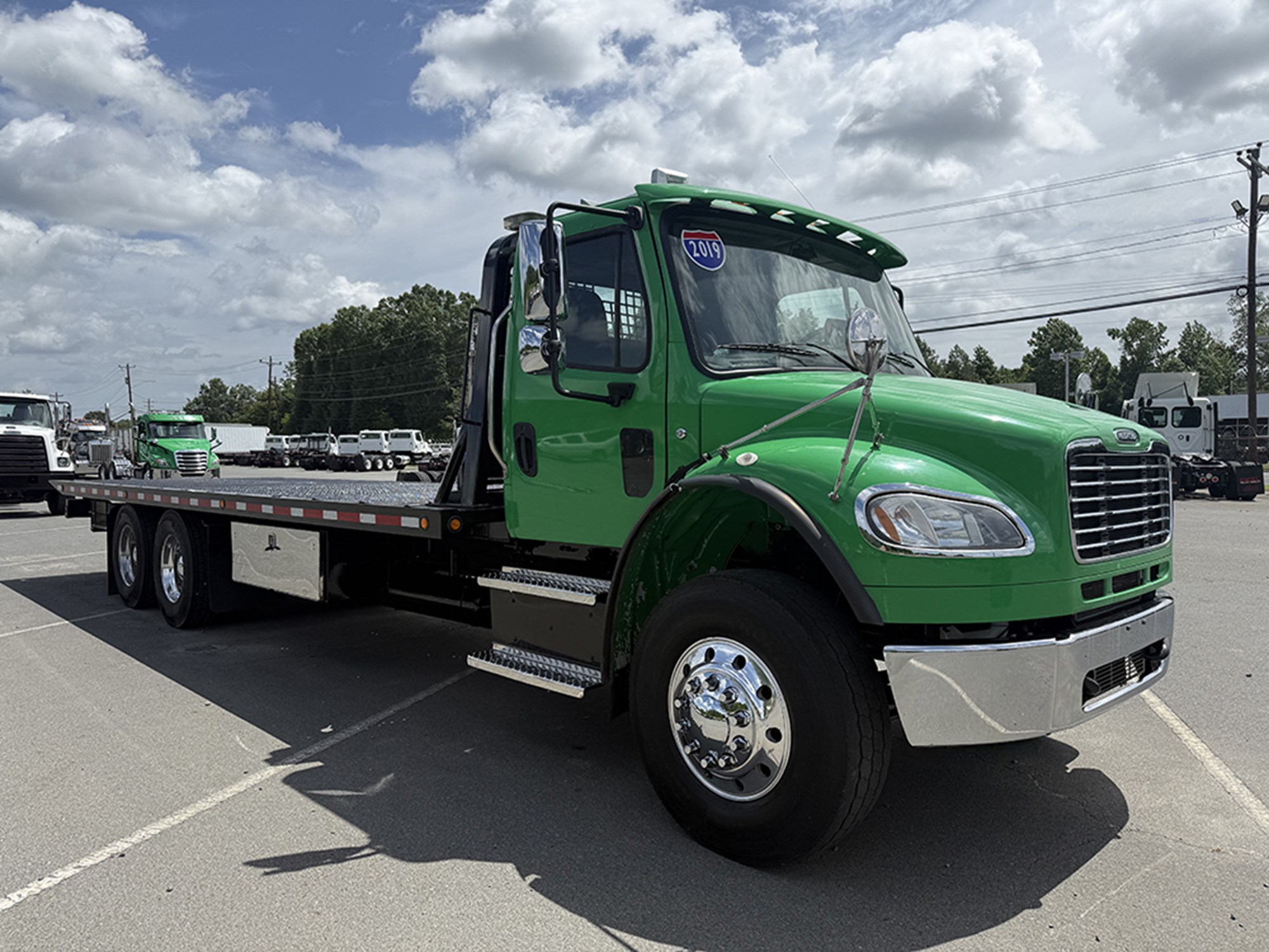 2019 Freightliner M2 2019 Freightliner M2 - image 2 of 6