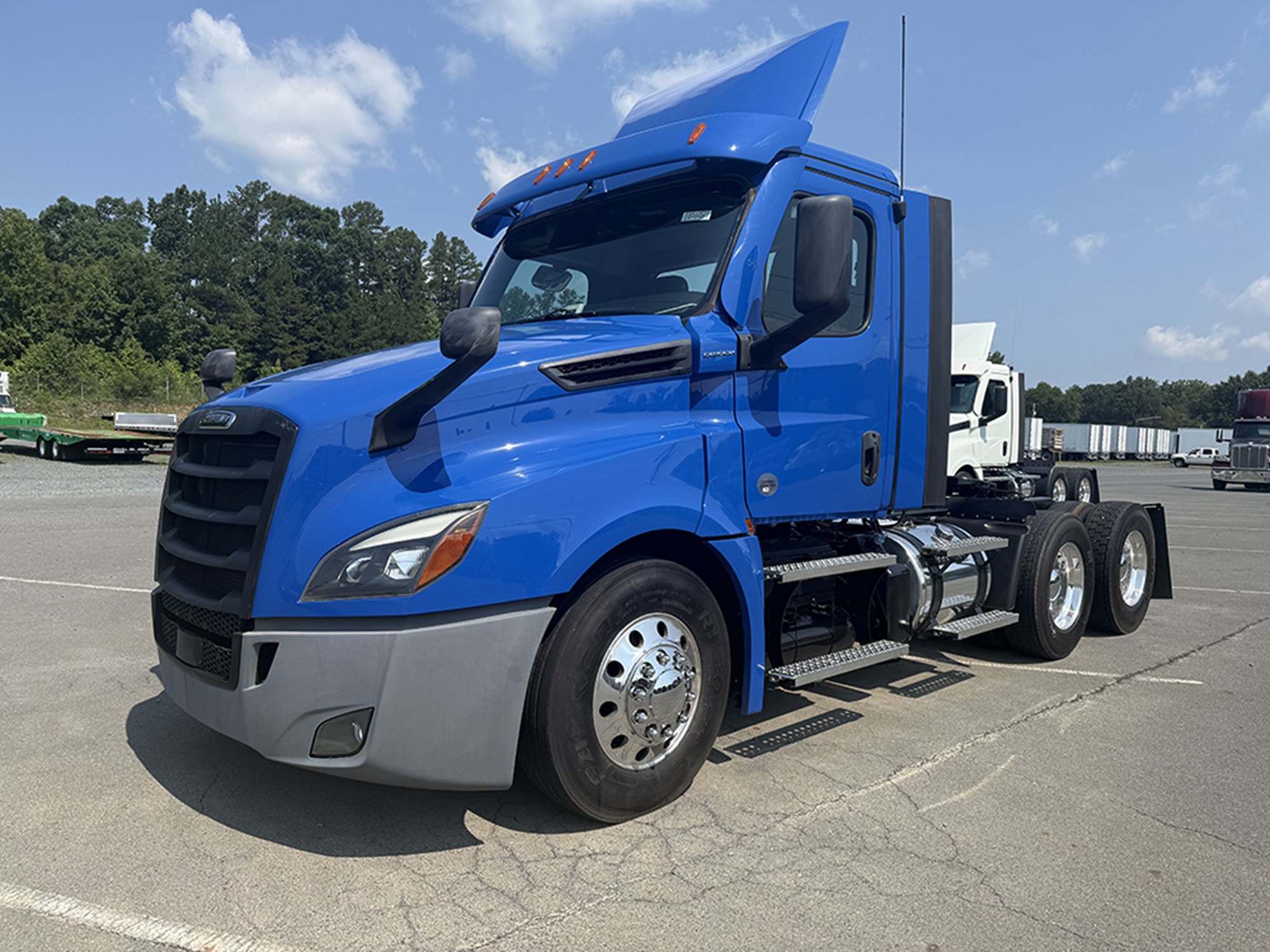2022 Freightliner Cascadia - image 1 of 6