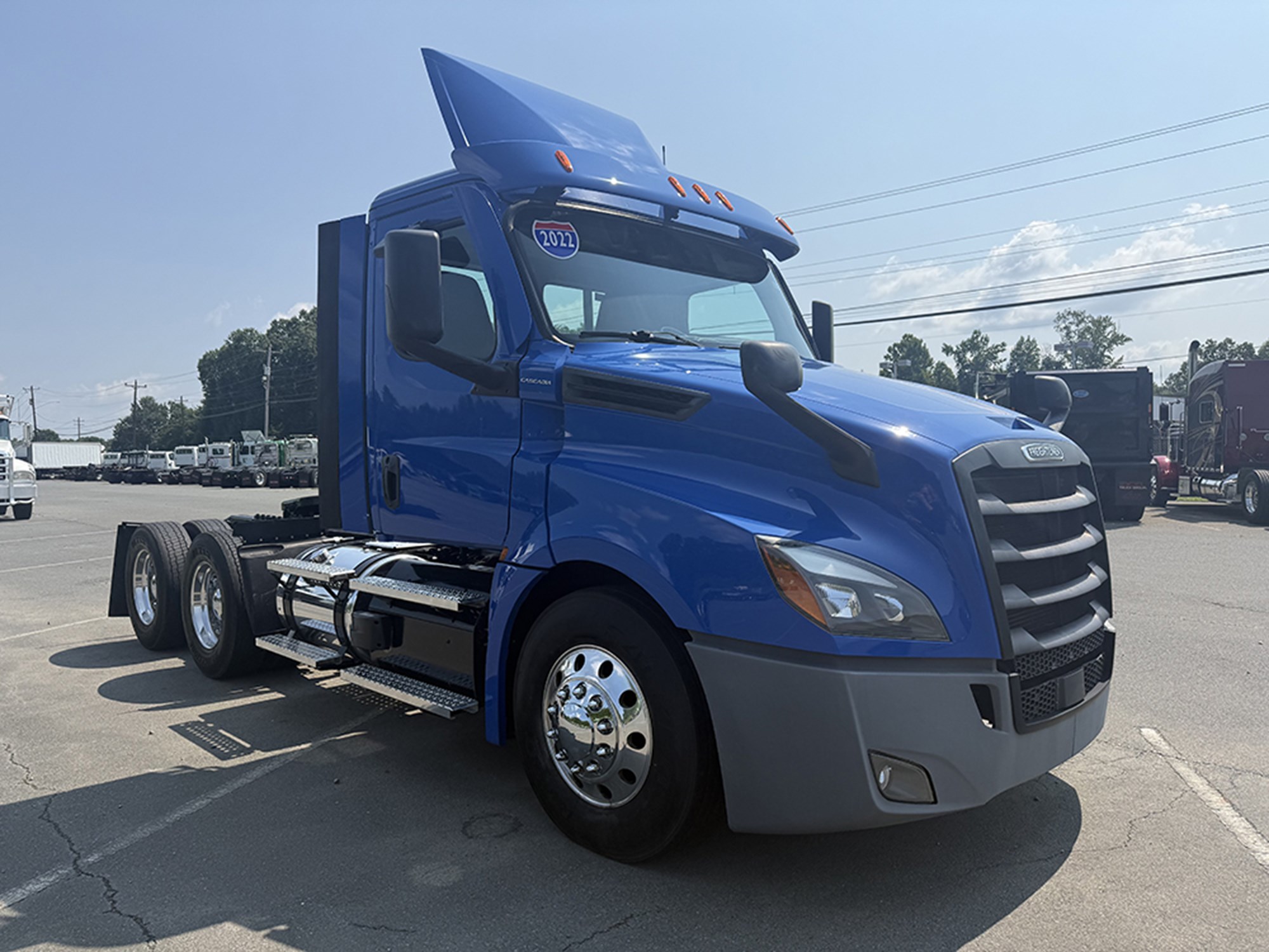 2022 Freightliner Cascadia 2022 Freightliner Cascadia - image 2 of 6