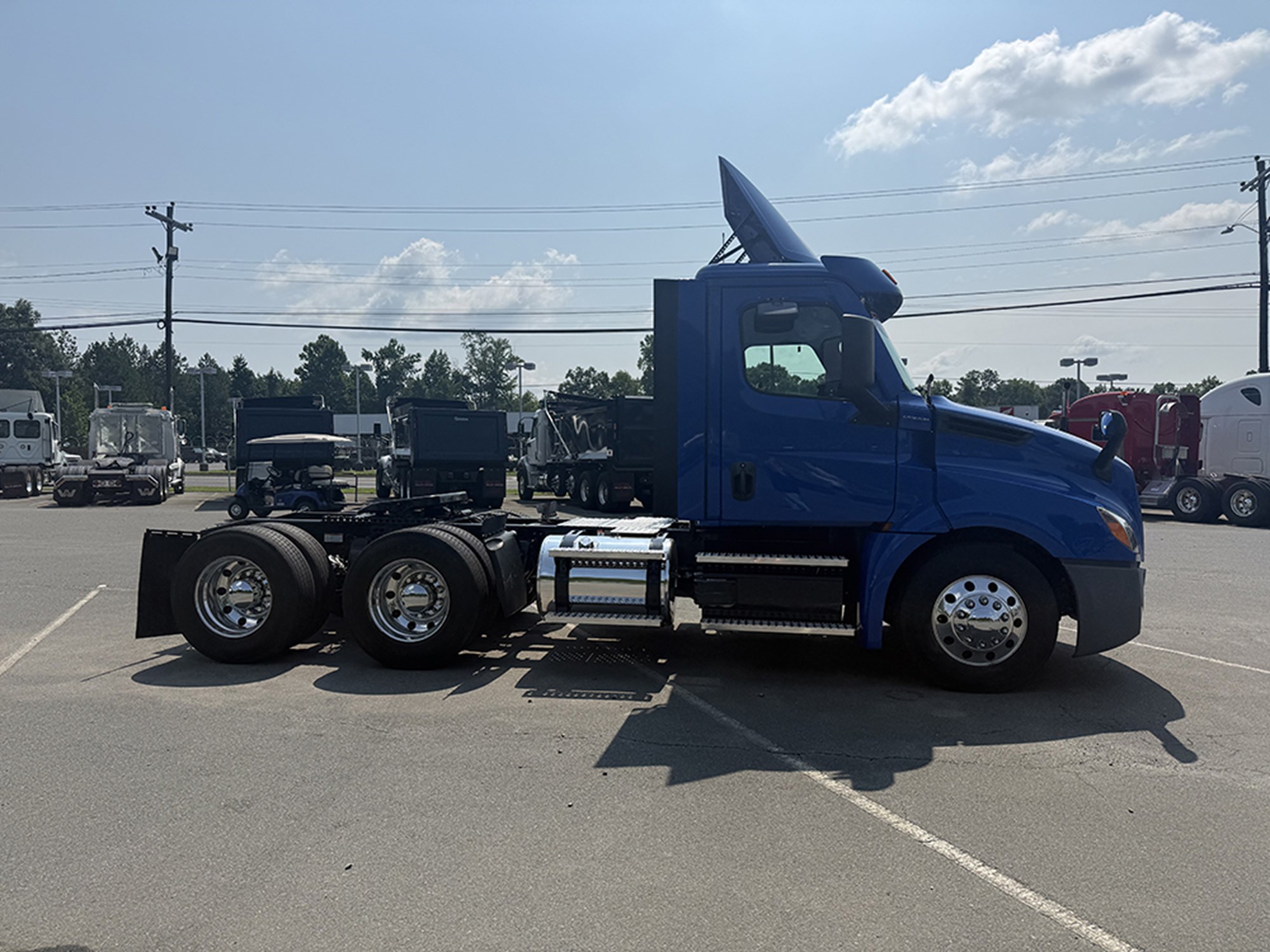 2022 Freightliner Cascadia 2022 Freightliner Cascadia - image 3 of 6