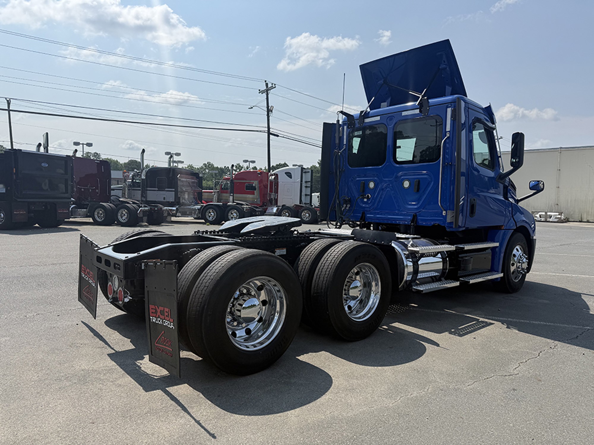 2022 Freightliner Cascadia 2022 Freightliner Cascadia - image 4 of 6