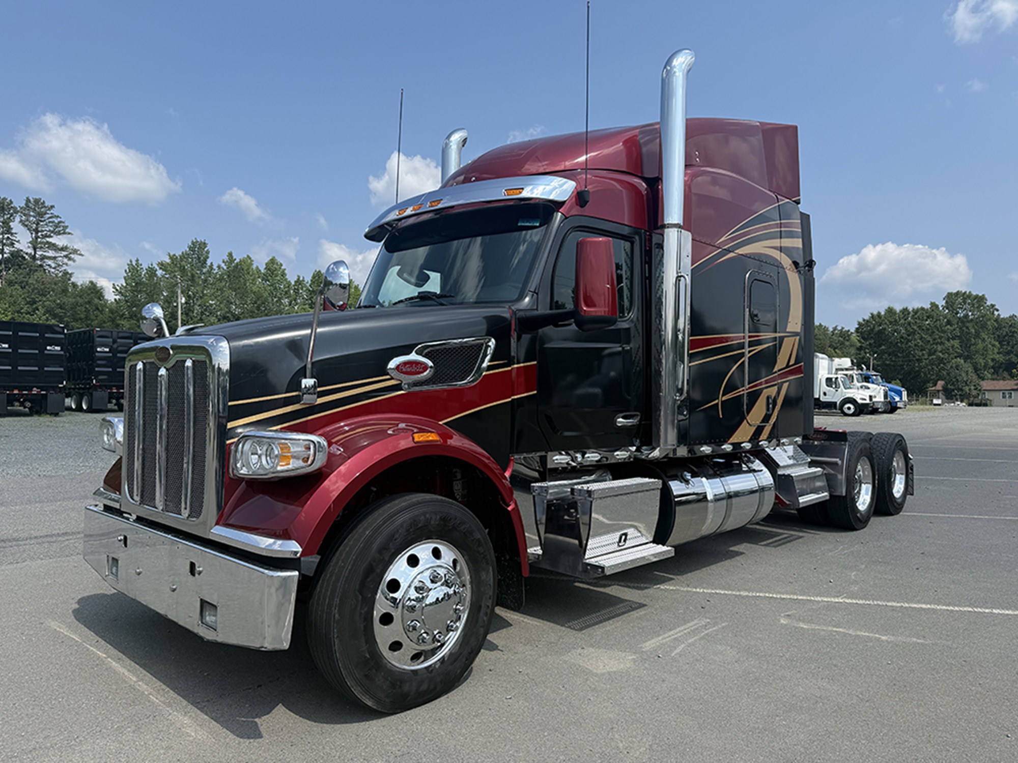 2023 Peterbilt 567 2023 Peterbilt 567 - image 1 of 6