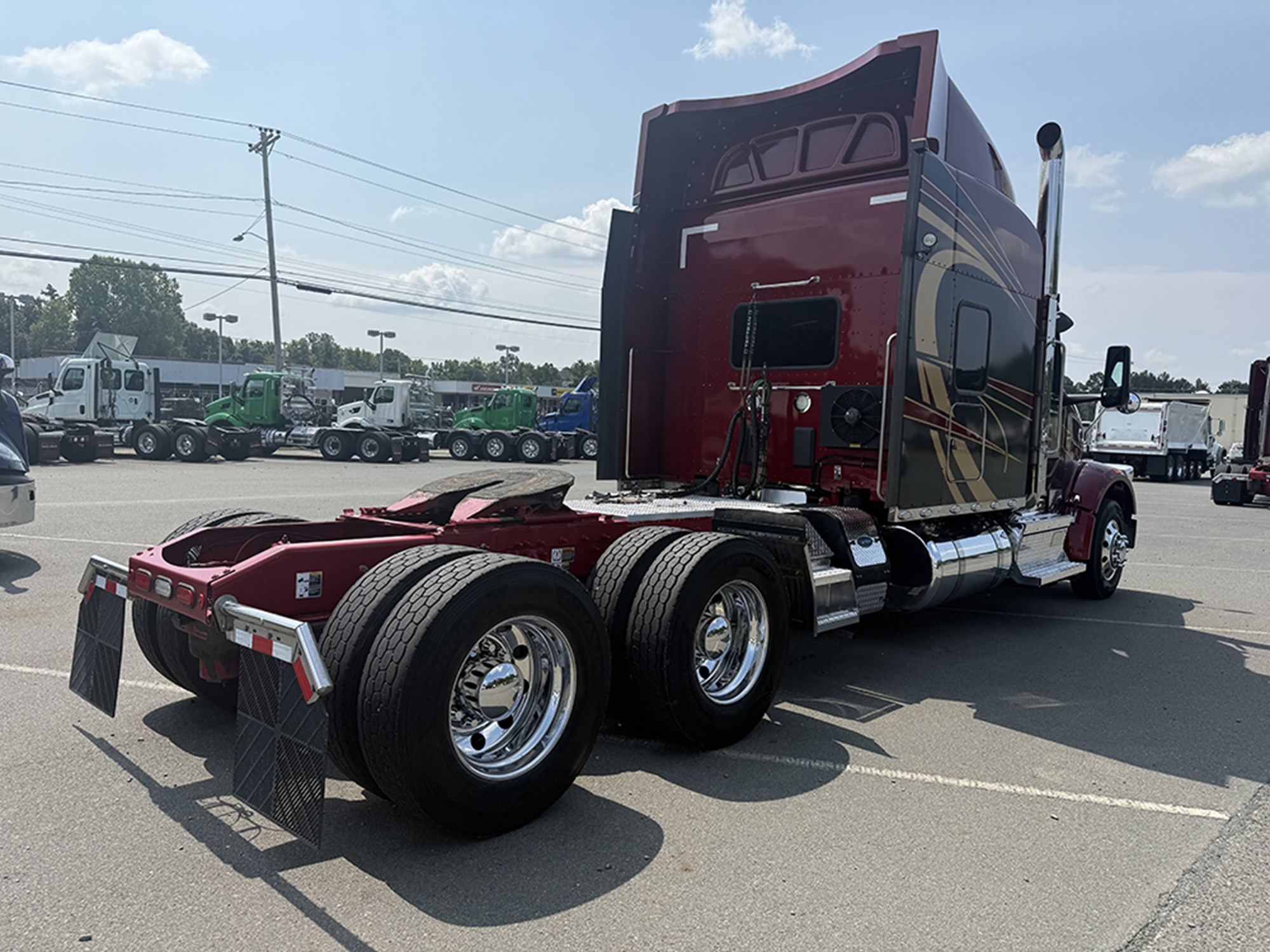 2023 Peterbilt 567 2023 Peterbilt 567 - image 4 of 6
