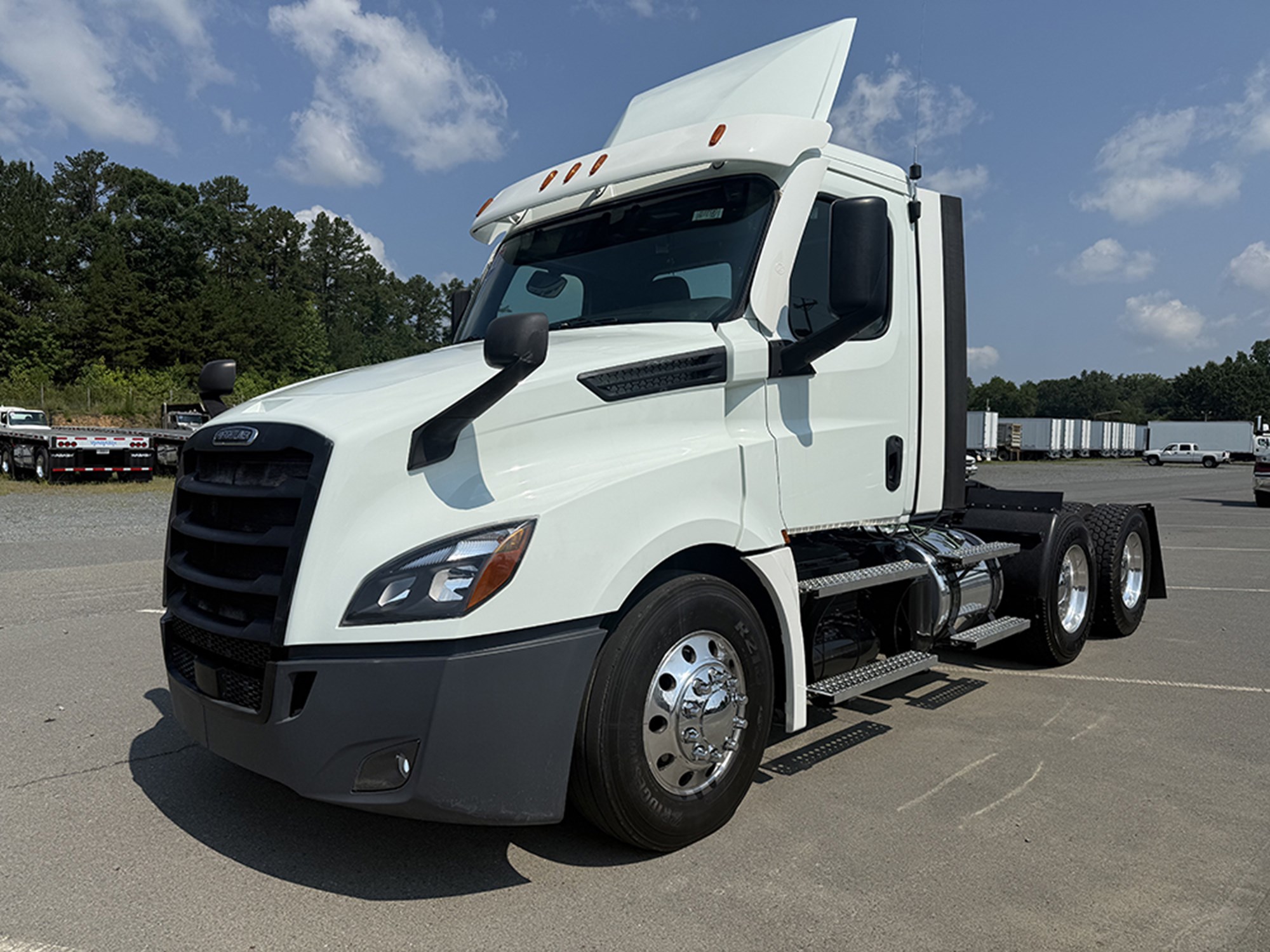 2020 Freightliner Cascadia 126 - image 1 of 6