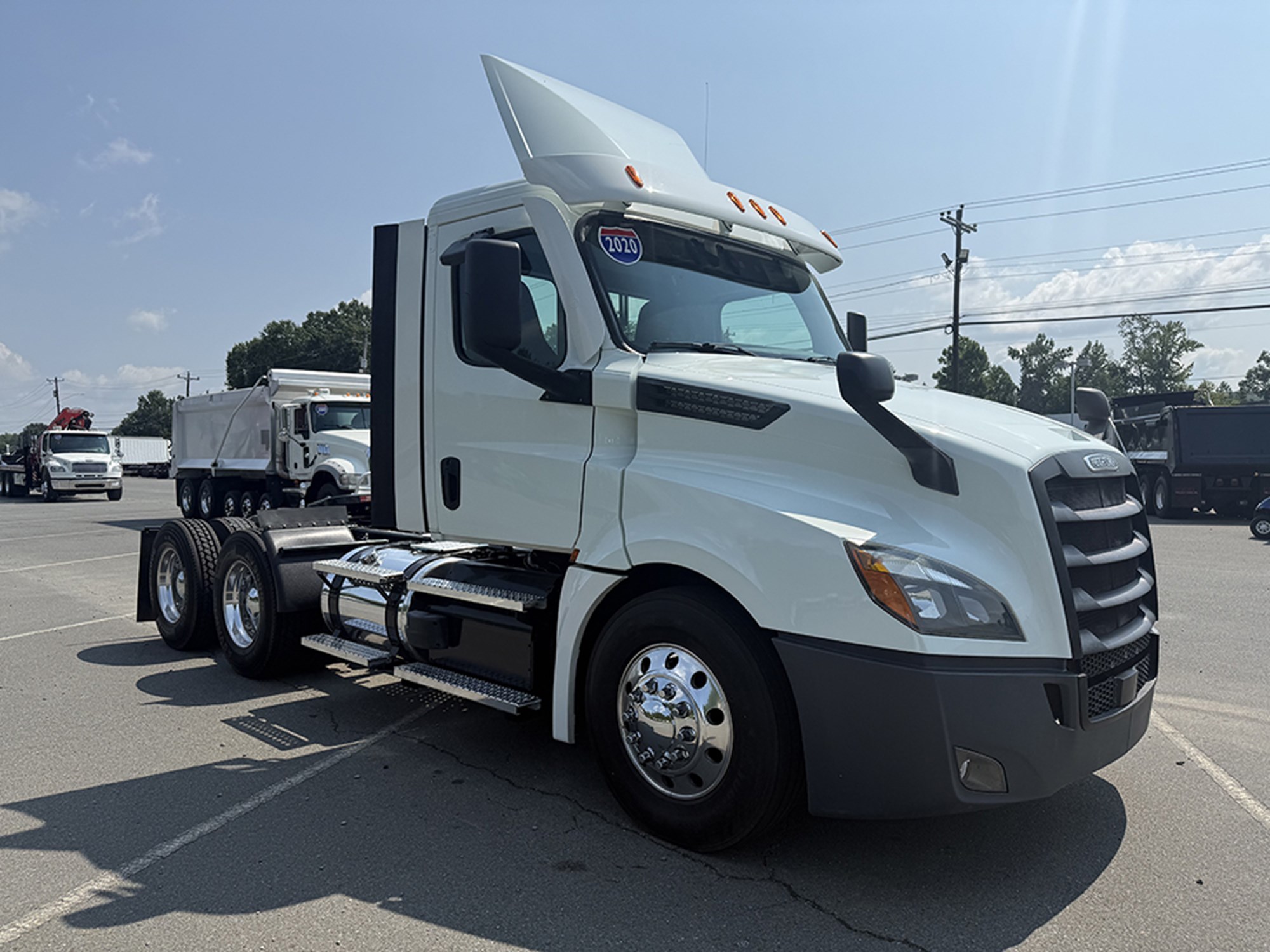 2020 Freightliner Cascadia 126 2020 Freightliner Cascadia 126 - image 2 of 6