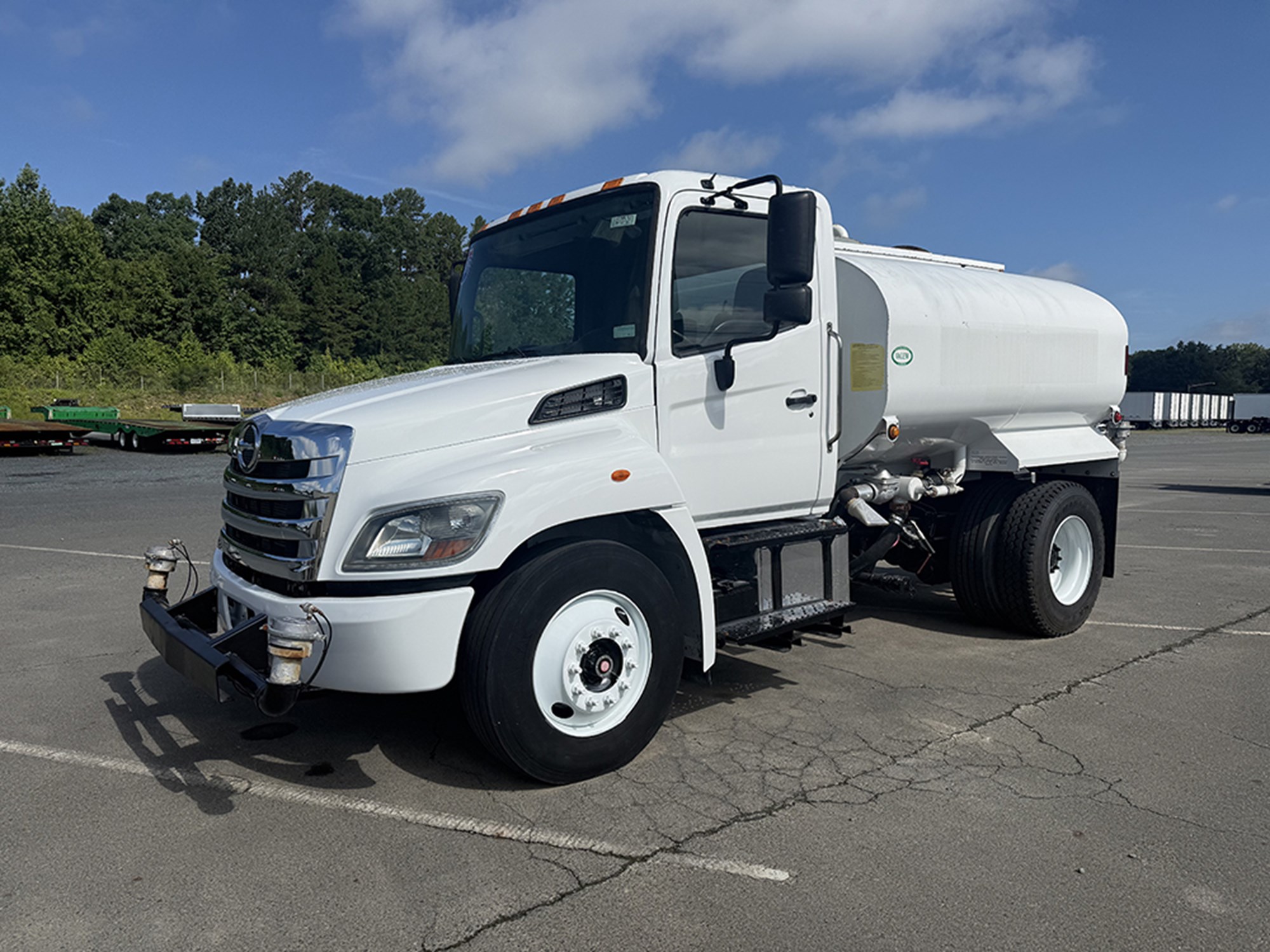 2019 Hino 338 2019 Hino 338 - image 1 of 6