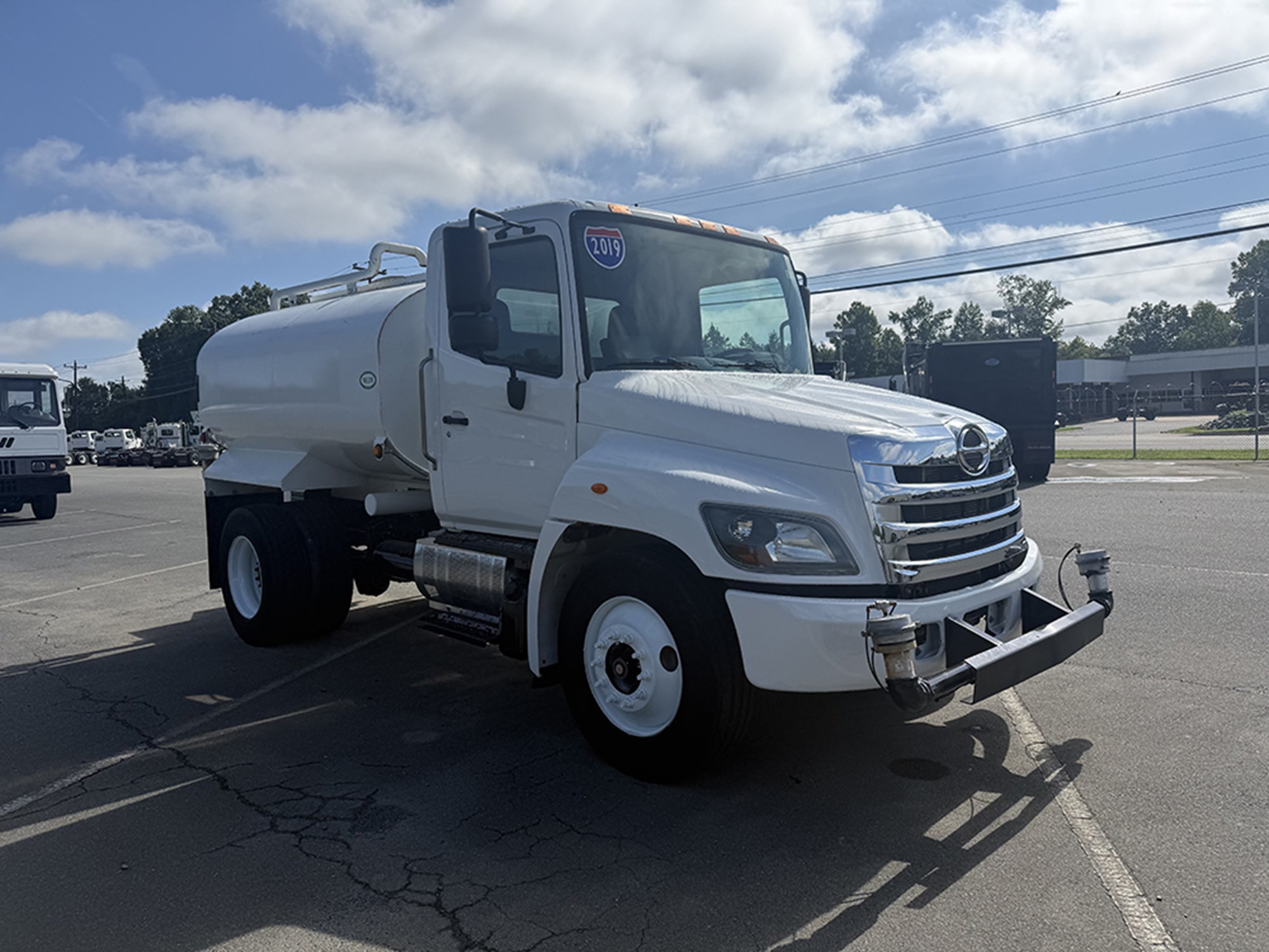 2019 Hino 338 2019 Hino 338 - image 2 of 6