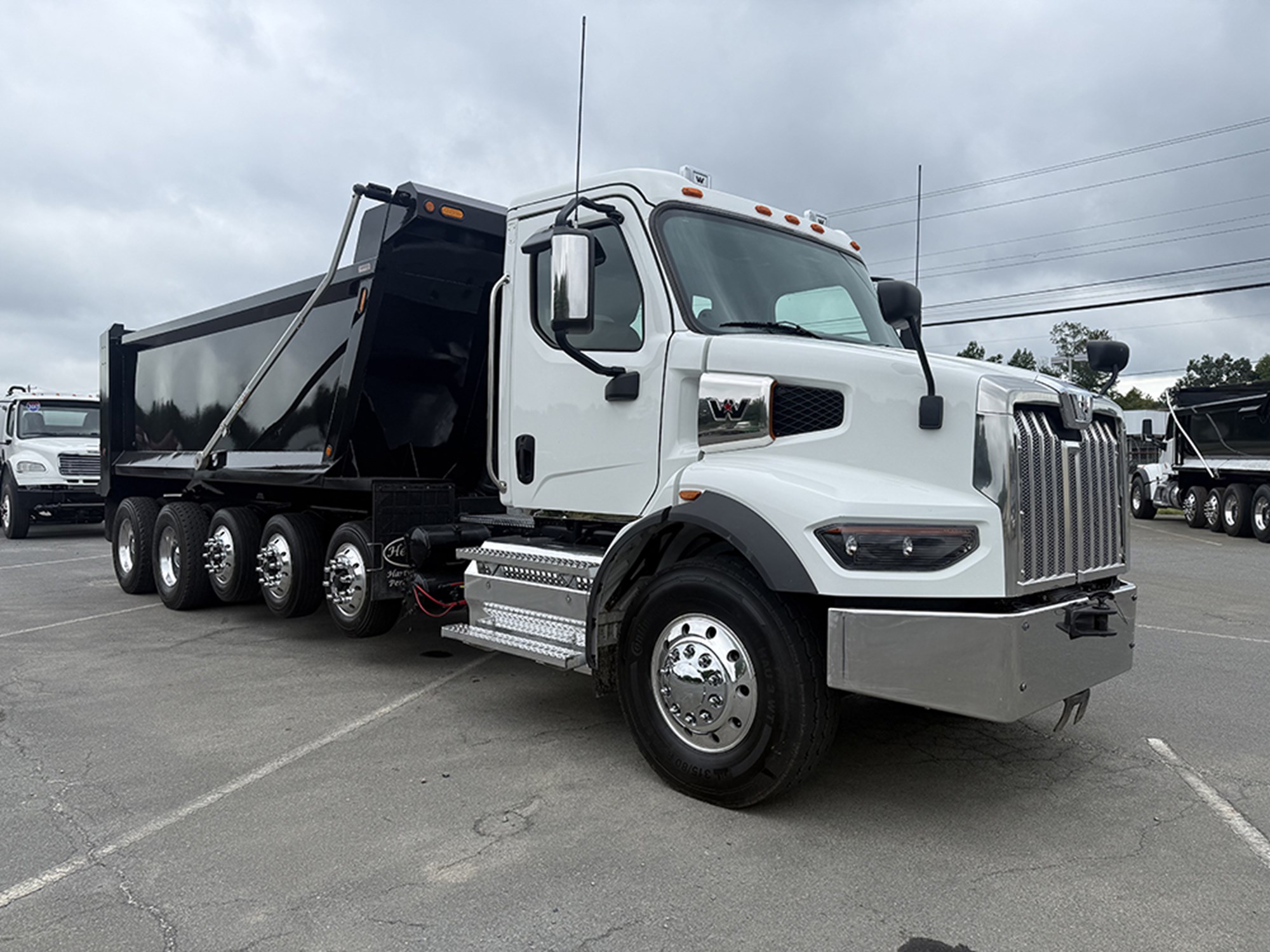 2025 Western Star 47X 2025 Western Star 47X - image 2 of 6