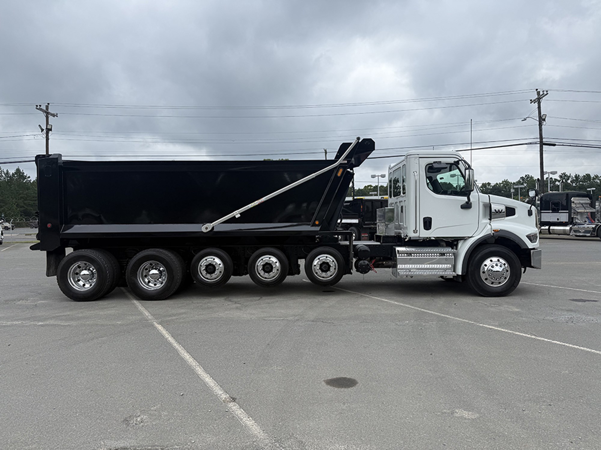 2025 Western Star 47X 2025 Western Star 47X - image 3 of 6