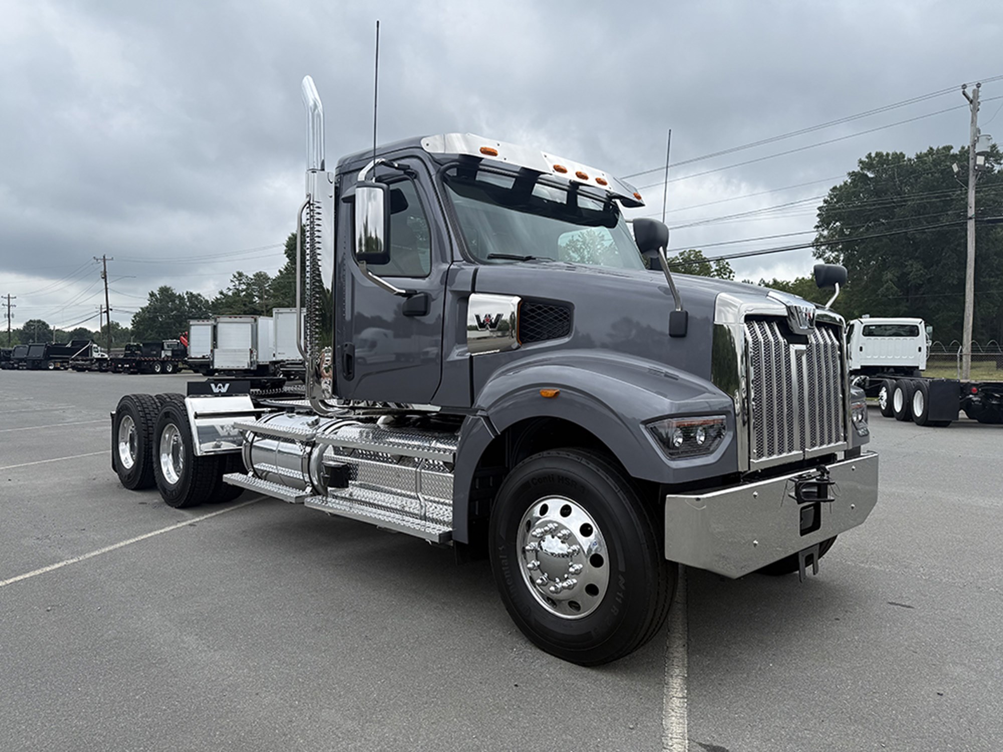 2027 Western Star 49X 2027 Western Star 49X - image 2 of 6