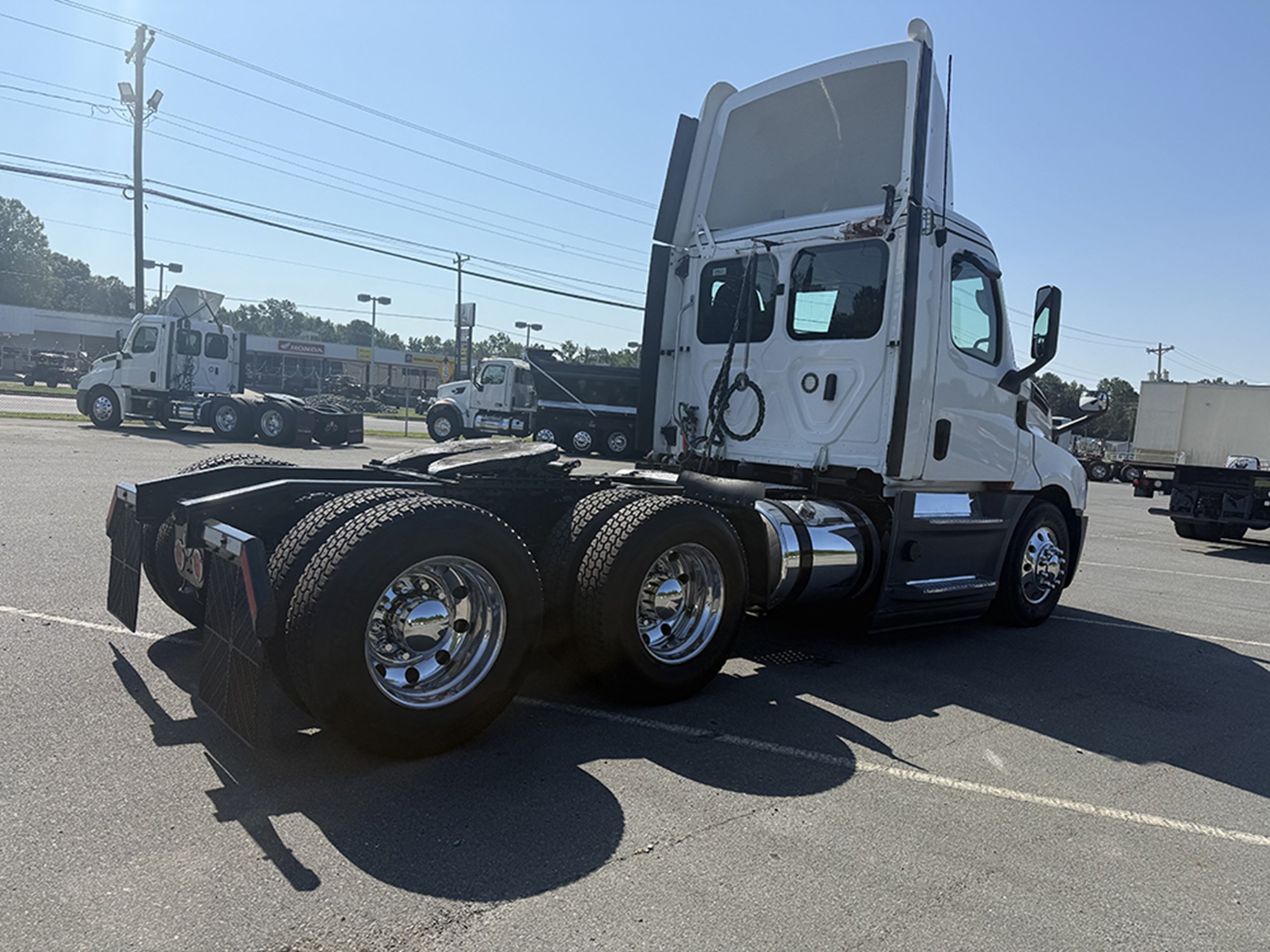 2020 Freightliner Cascadia in Chesapeake, VA — photo 4