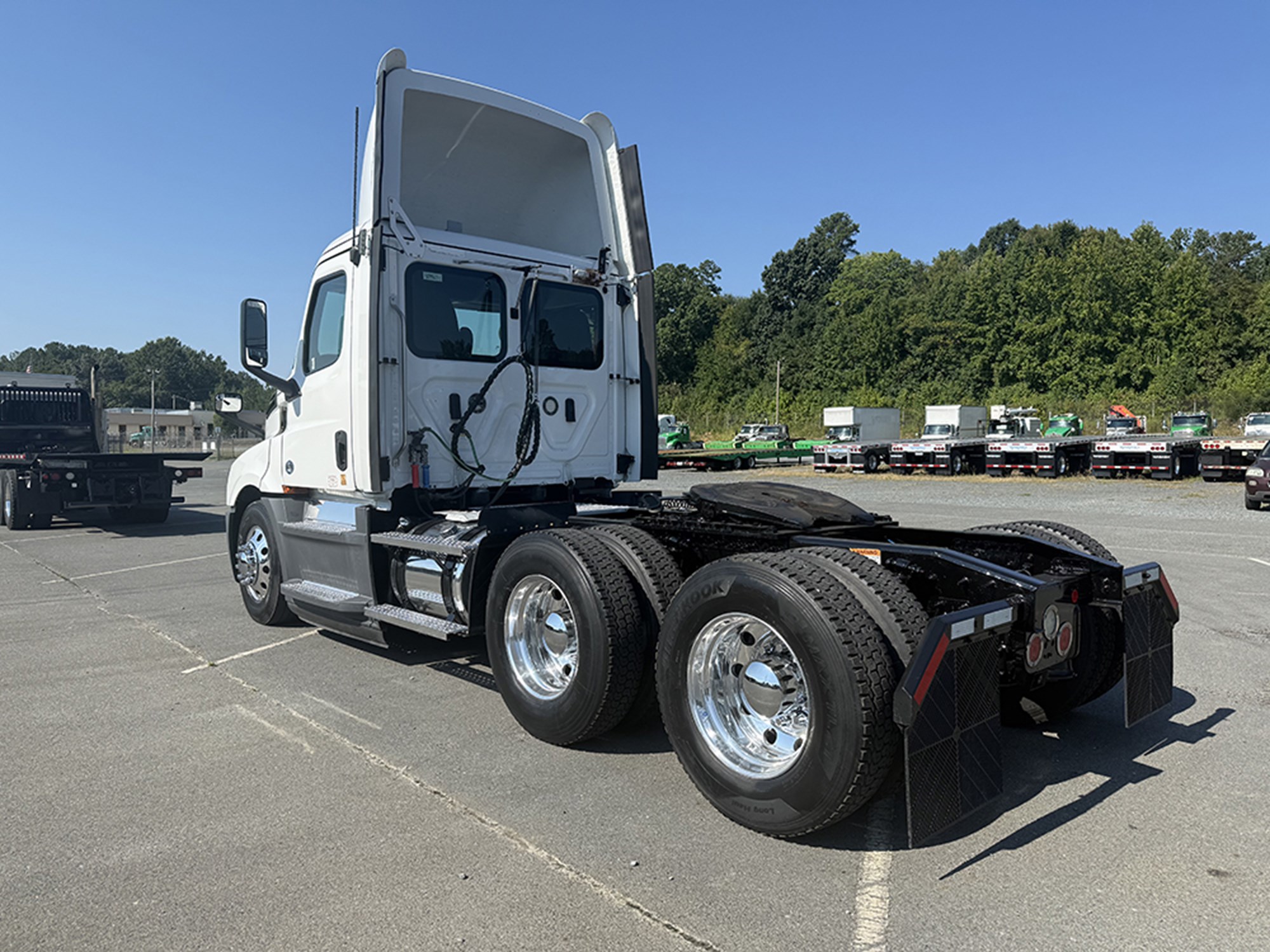 2020 Freightliner Cascadia in Chesapeake, VA — photo 6