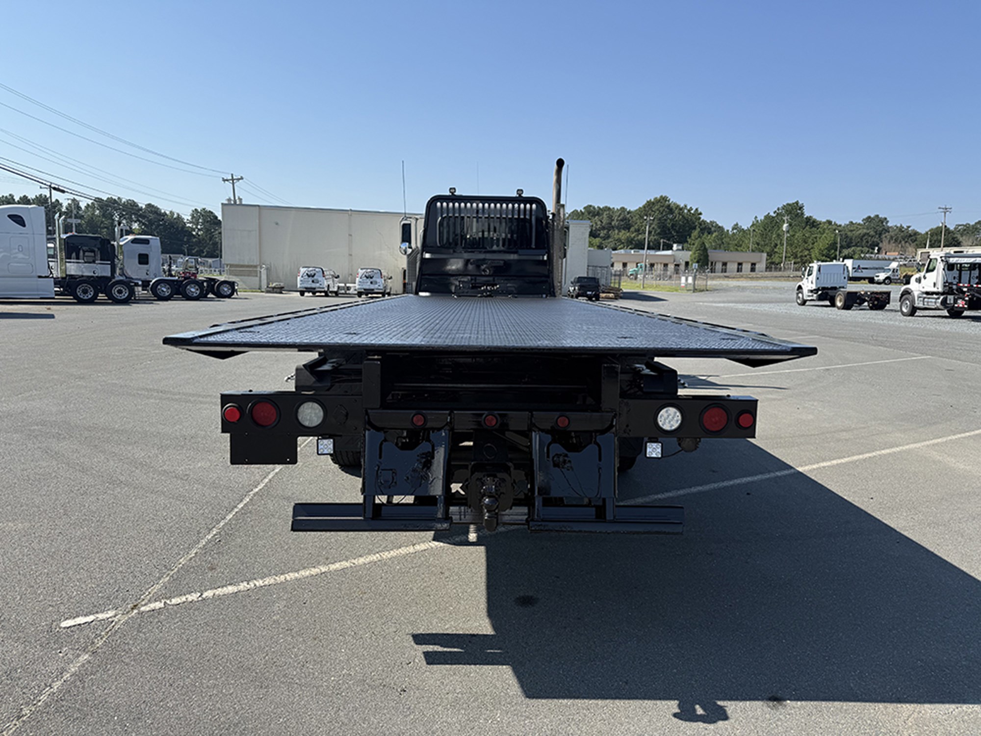 2019 Peterbilt 348 2019 Peterbilt 348 - image 5 of 6
