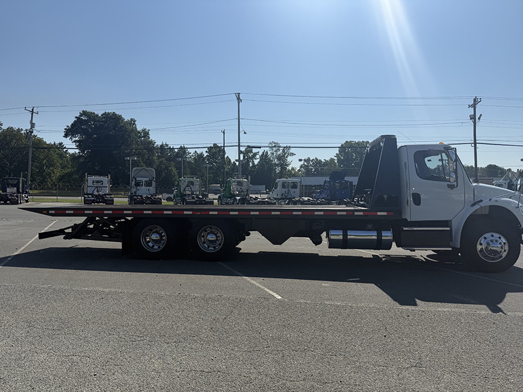 2016 Freightliner M2 106 — photo 3