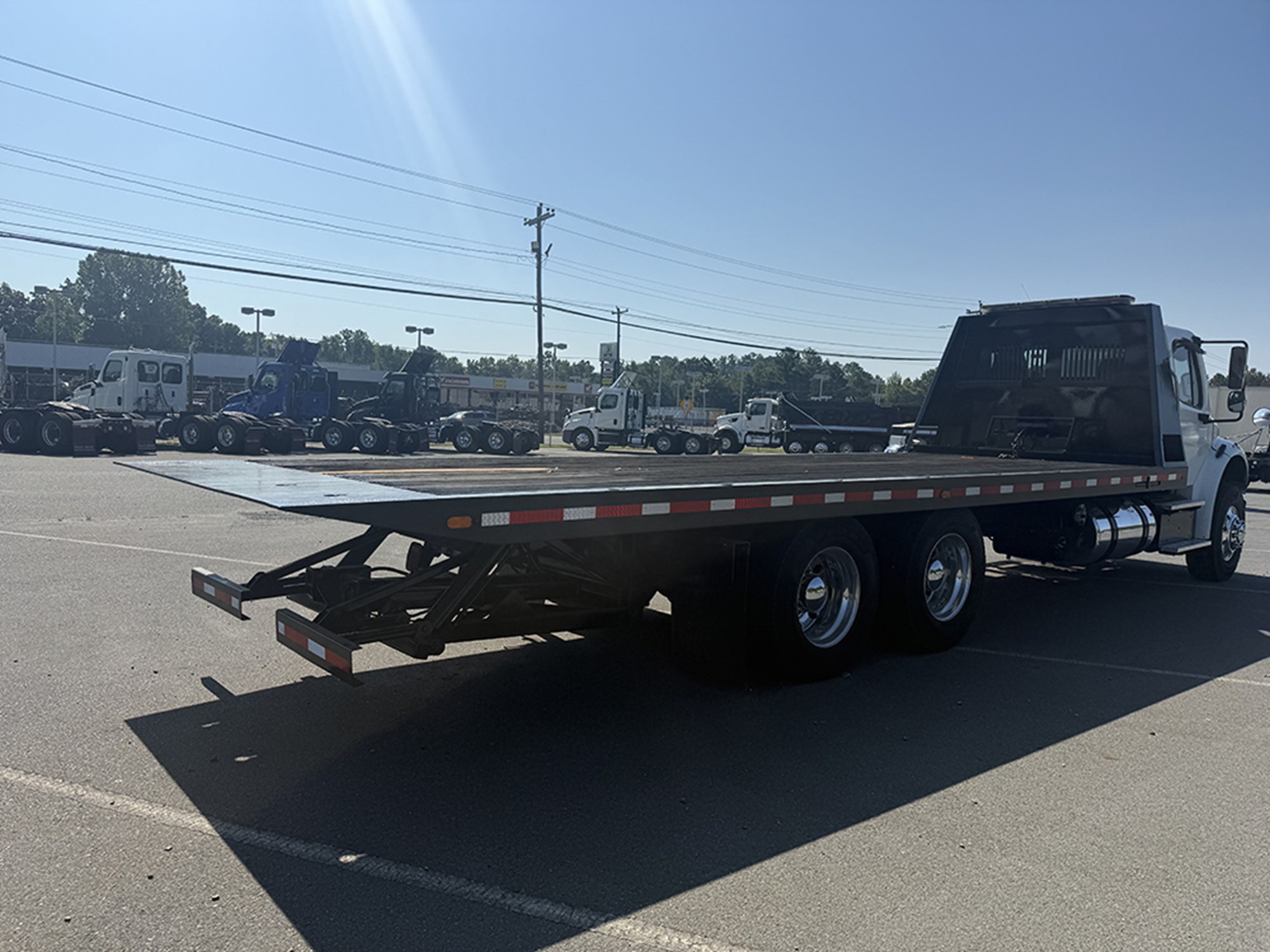 2016 Freightliner M2 106 — photo 4