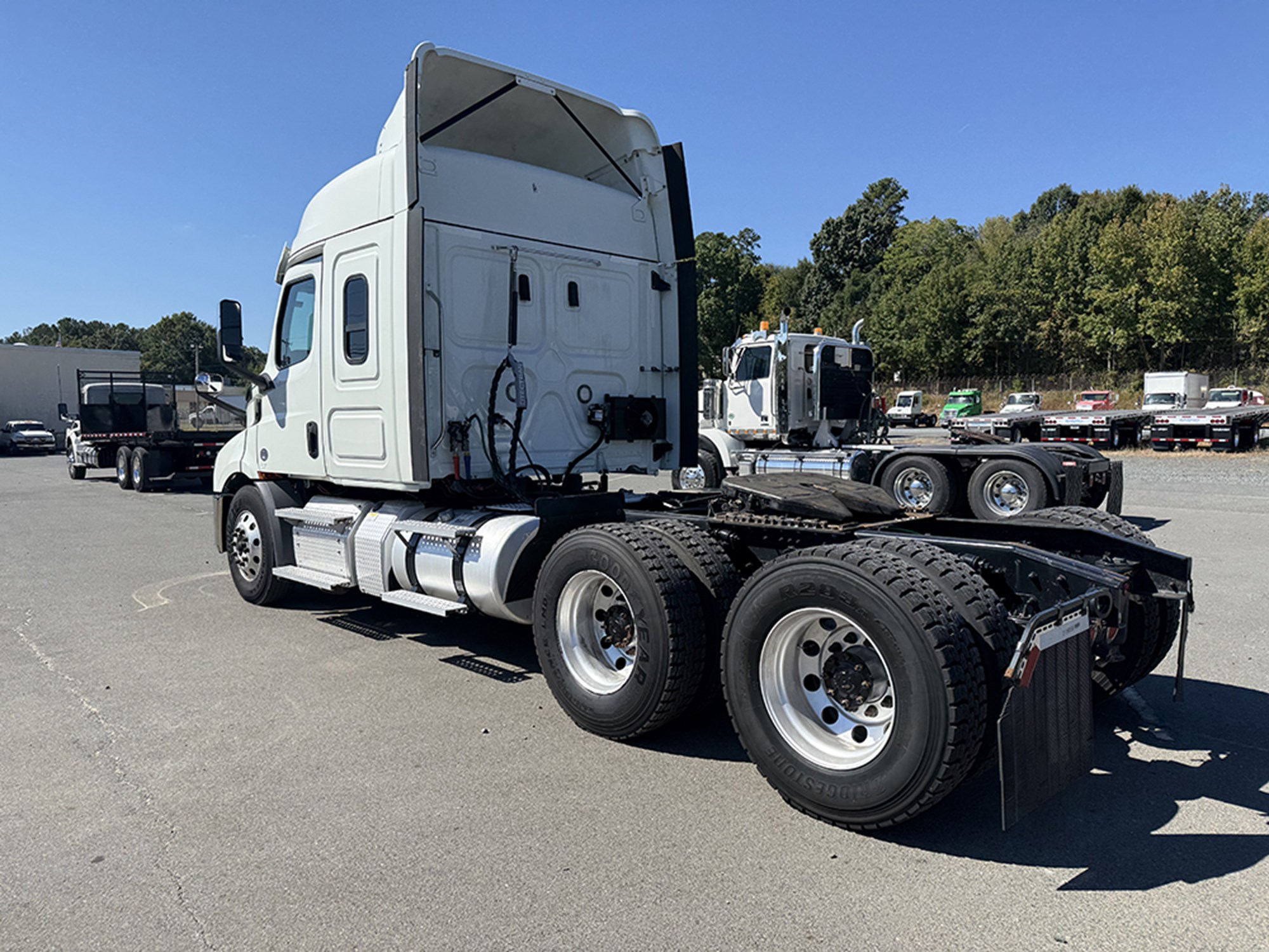 2020 Freightliner Cascadia 116 2020 Freightliner Cascadia 116 - image 6 of 6