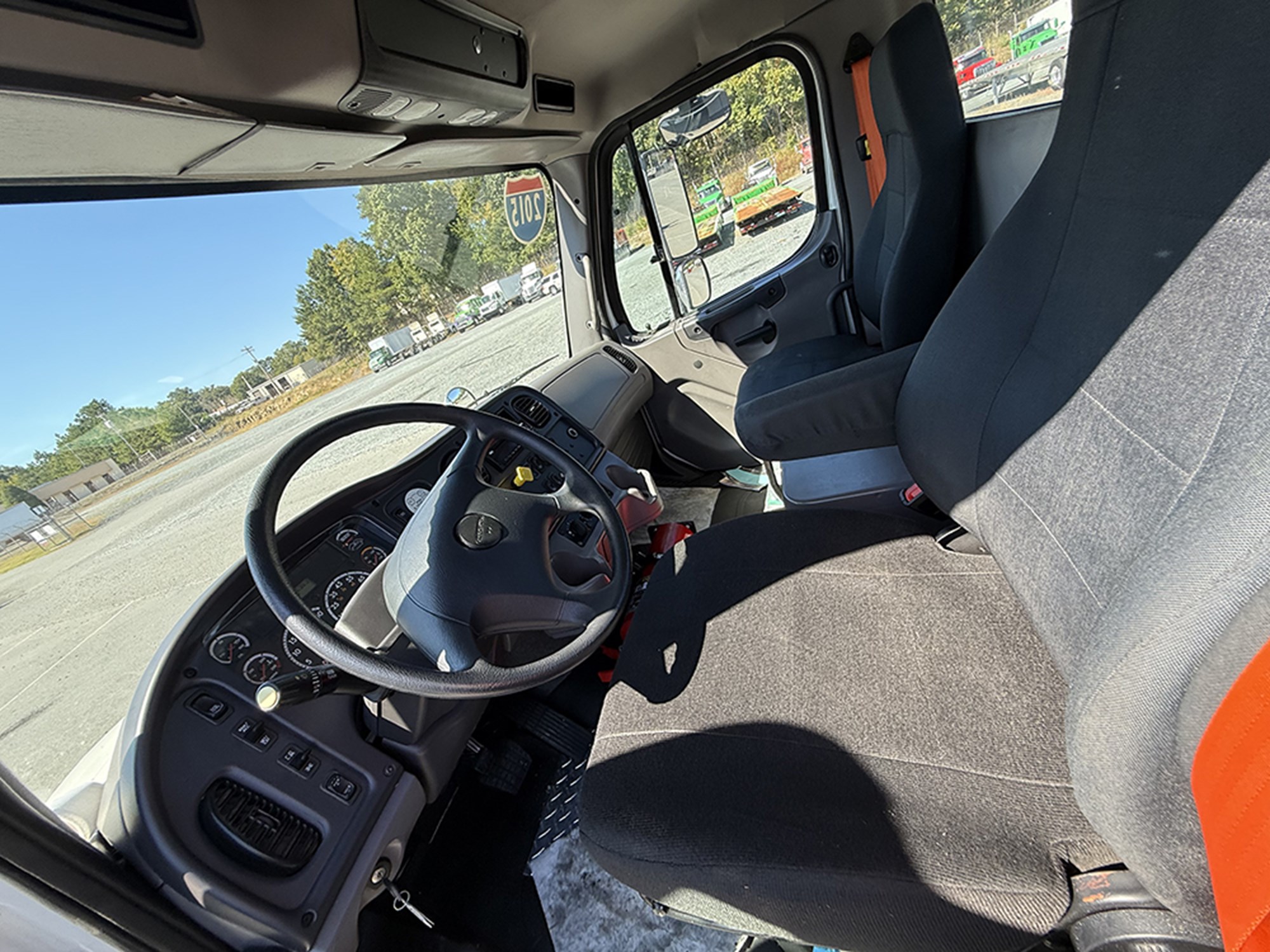2015 Freightliner M2 1790618647595 2015 Freightliner M2 1790618647595