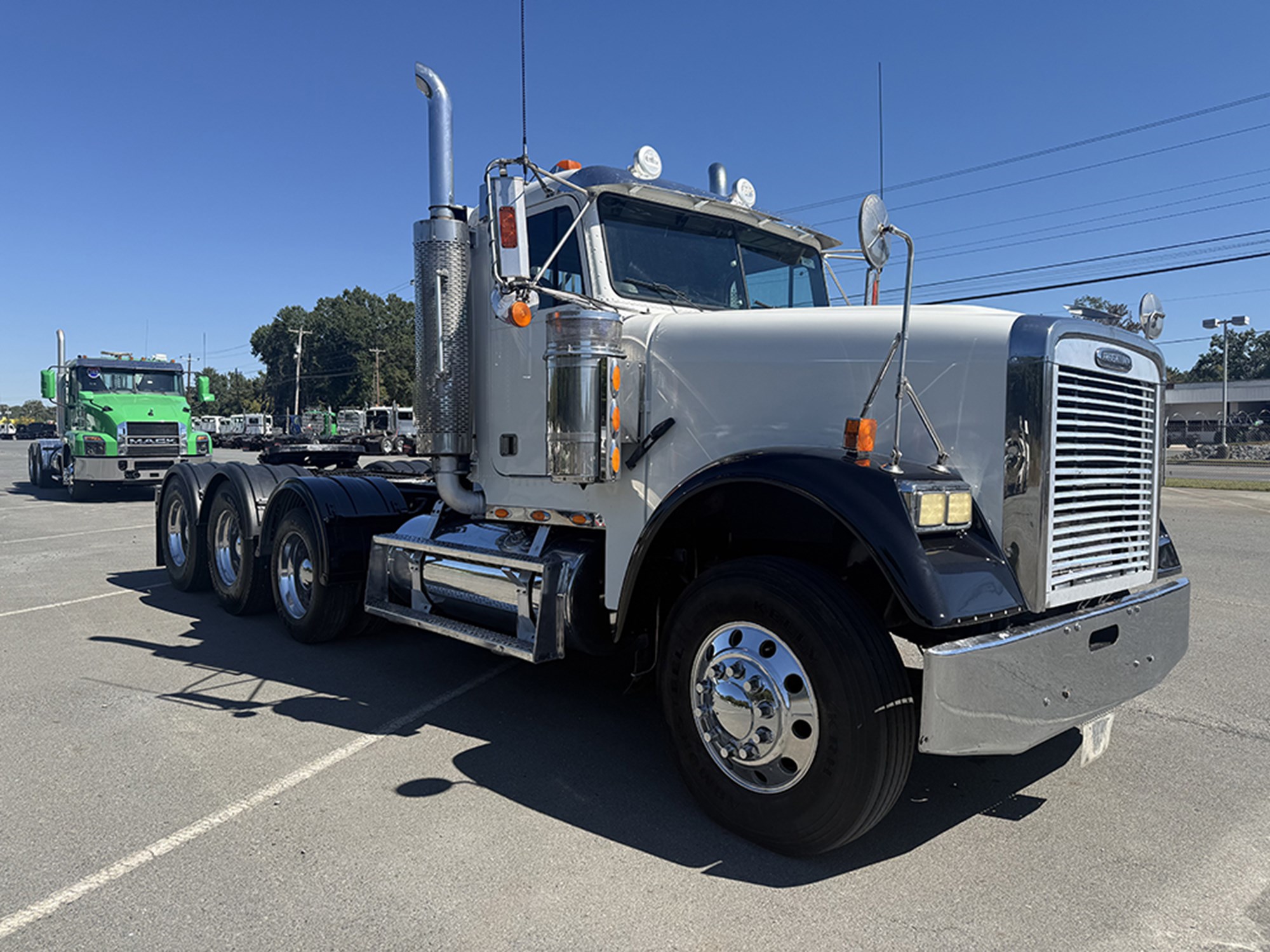 2007 Freightliner FLD120 1791395343456 2007 Freightliner FLD120 1791395343456