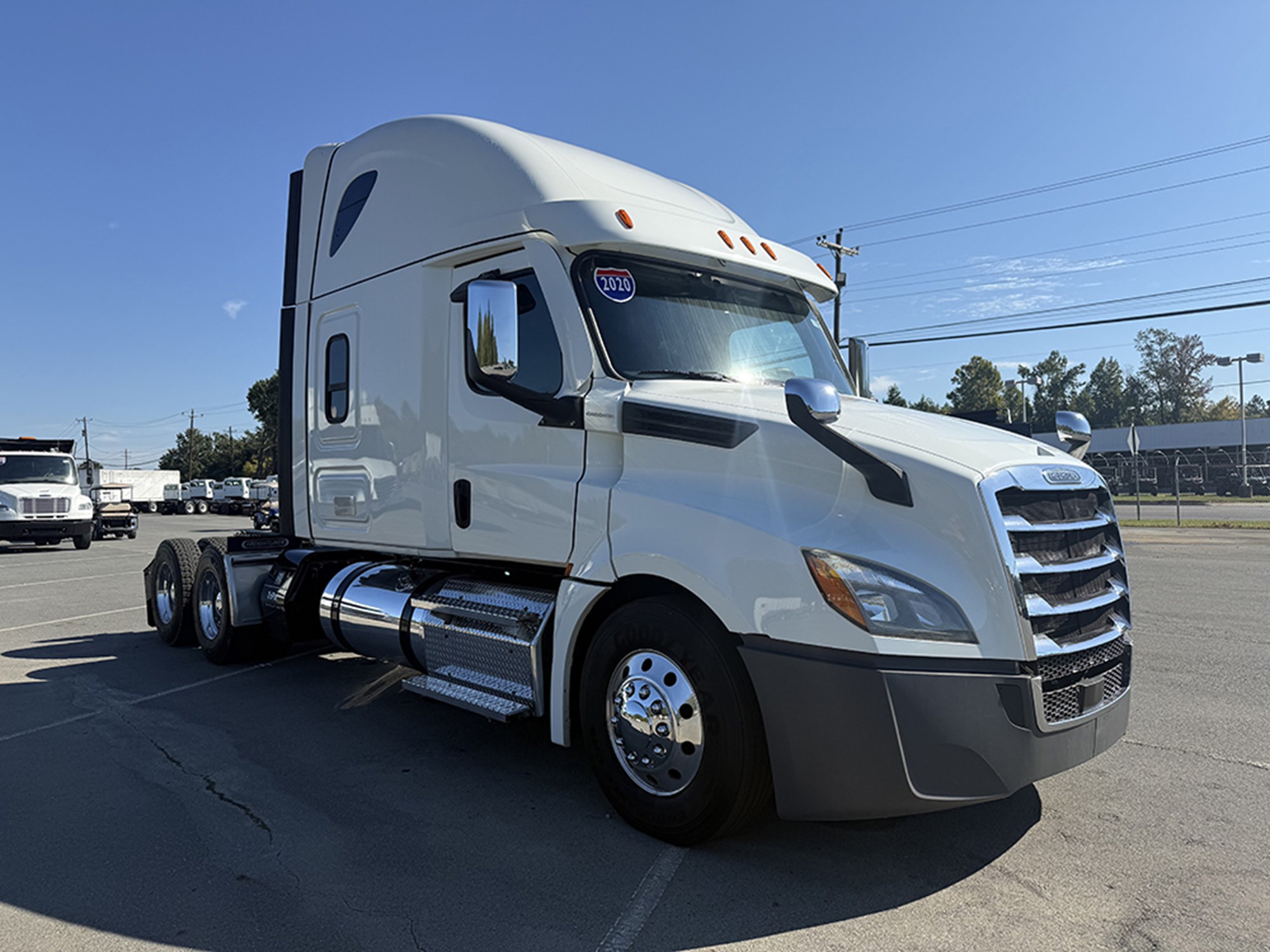 2020 Freightliner Cascadia 126 2020 Freightliner Cascadia 126 - image 2 of 6