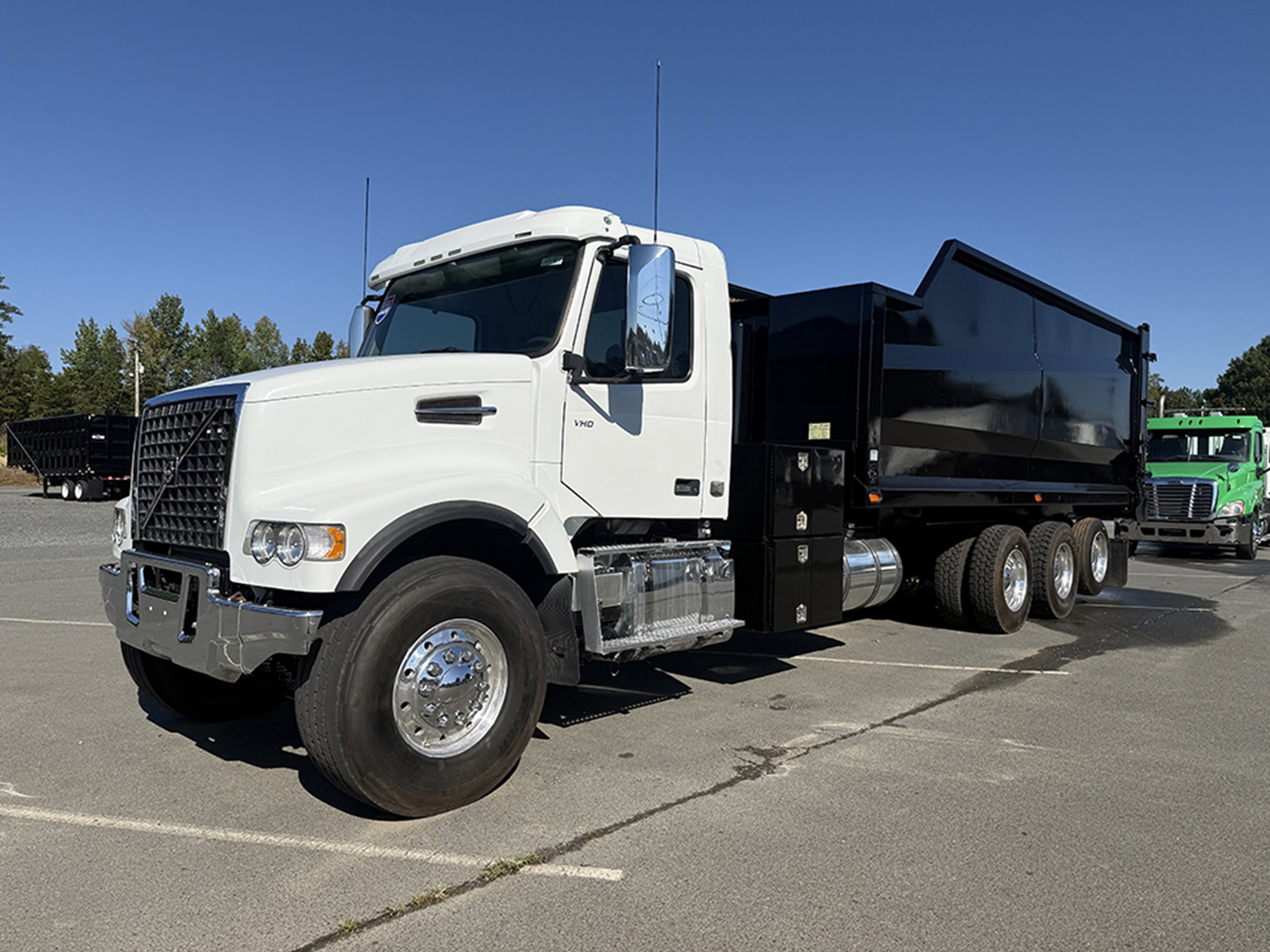 2020 Volvo VHD 2020 Volvo VHD - image 1 of 6