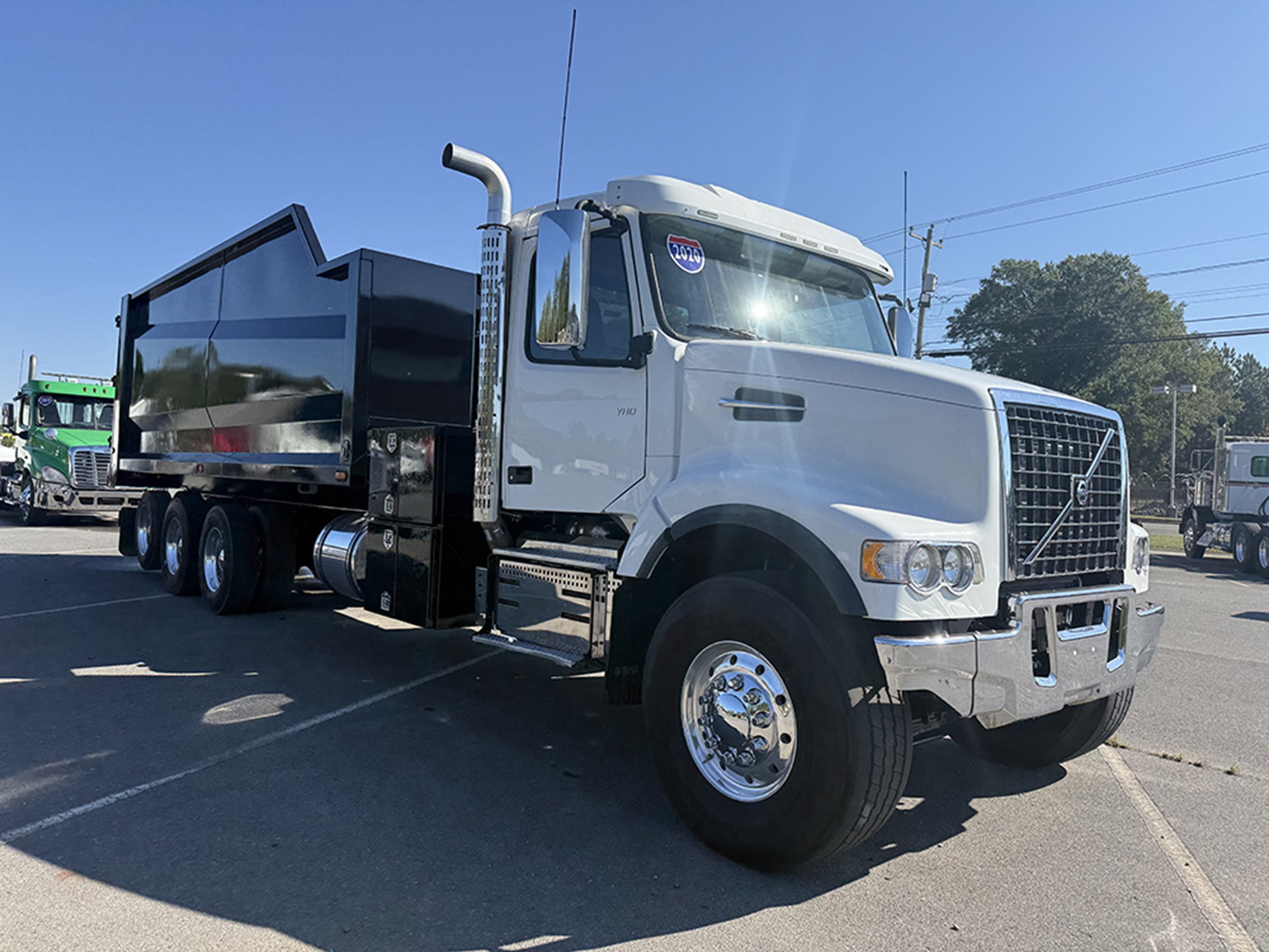 2020 Volvo VHD 2020 Volvo VHD - image 2 of 6