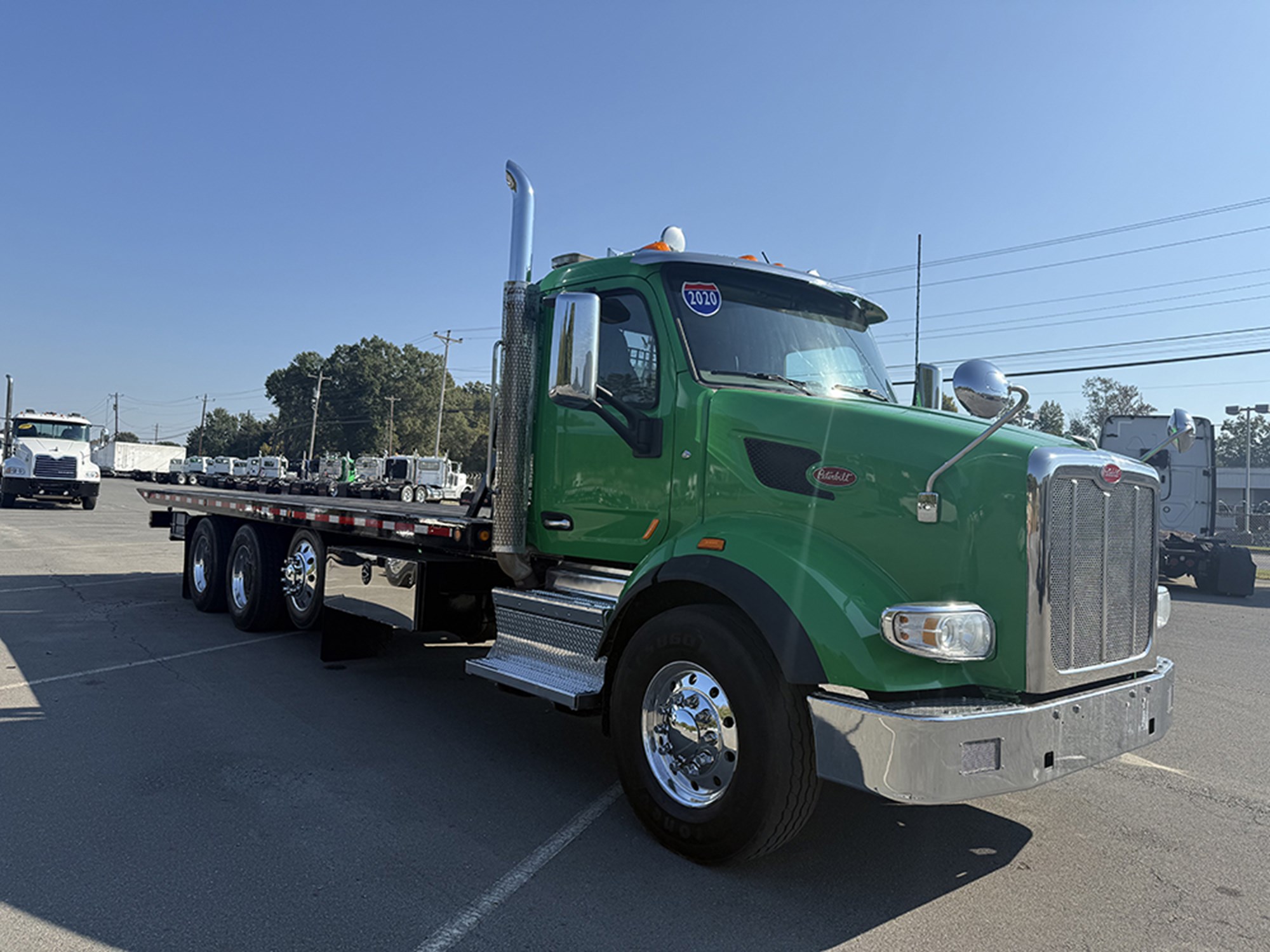 2020 Peterbilt 567 2020 Peterbilt 567 - image 2 of 6