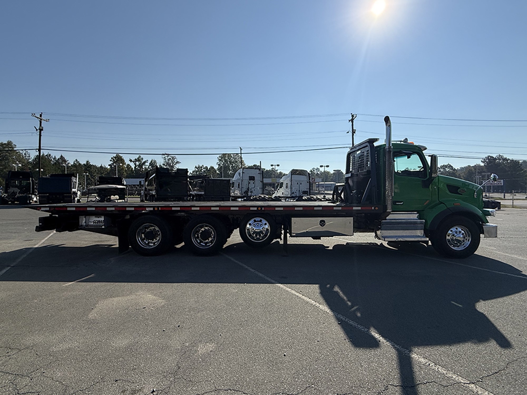 2020 Peterbilt 567 2020 Peterbilt 567 - image 3 of 6