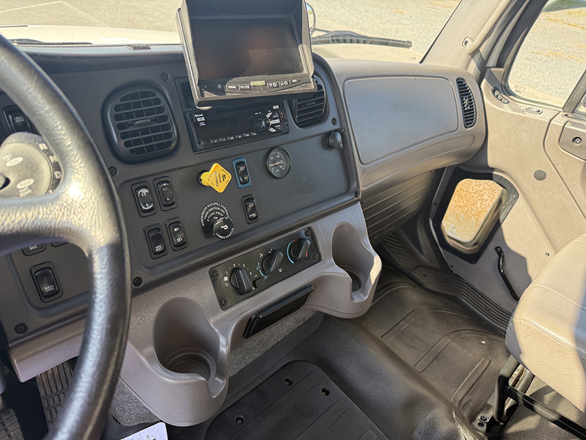 2019 Freightliner M2 1792165421305 2019 Freightliner M2 1792165421305